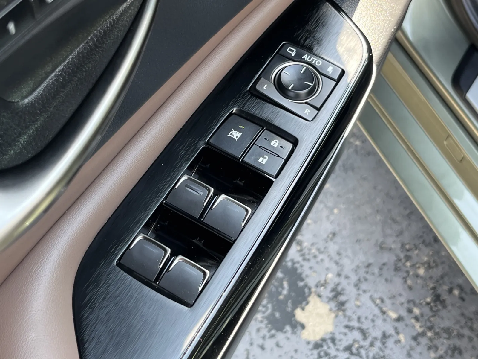 Lexus ES photo 24