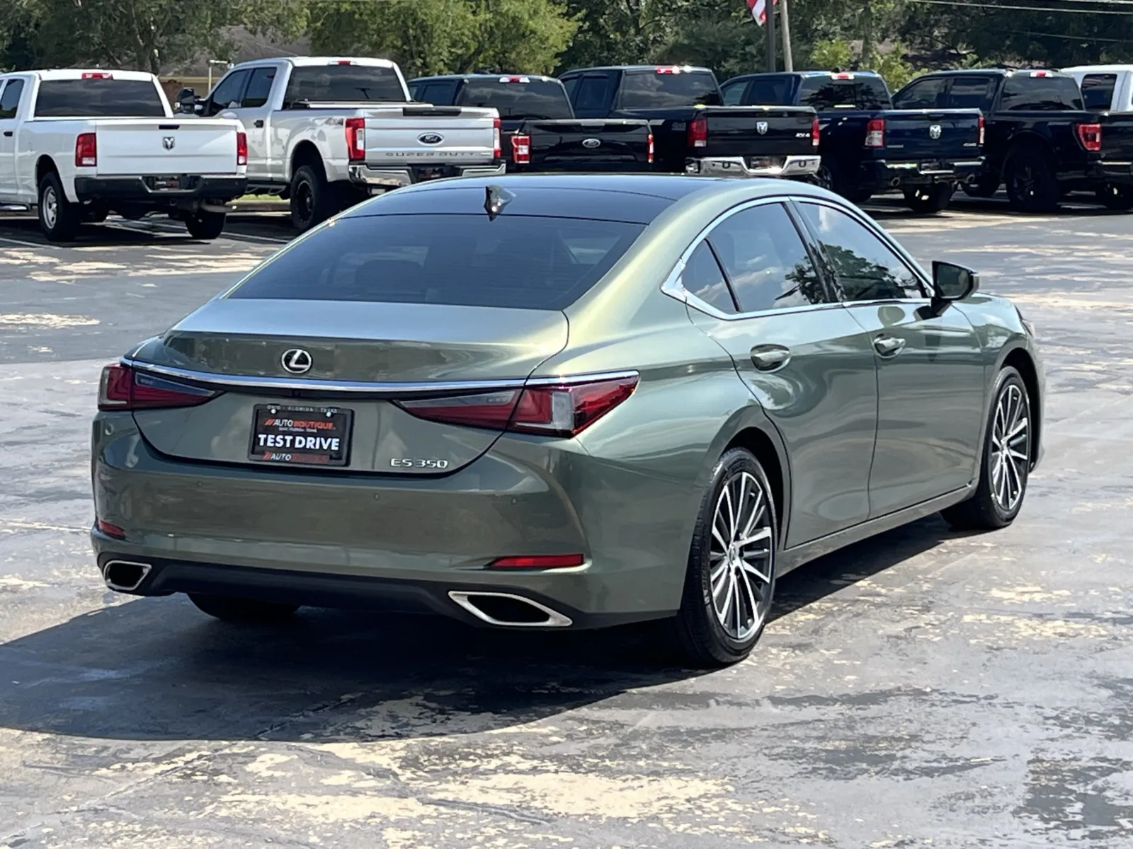 Lexus ES photo 10