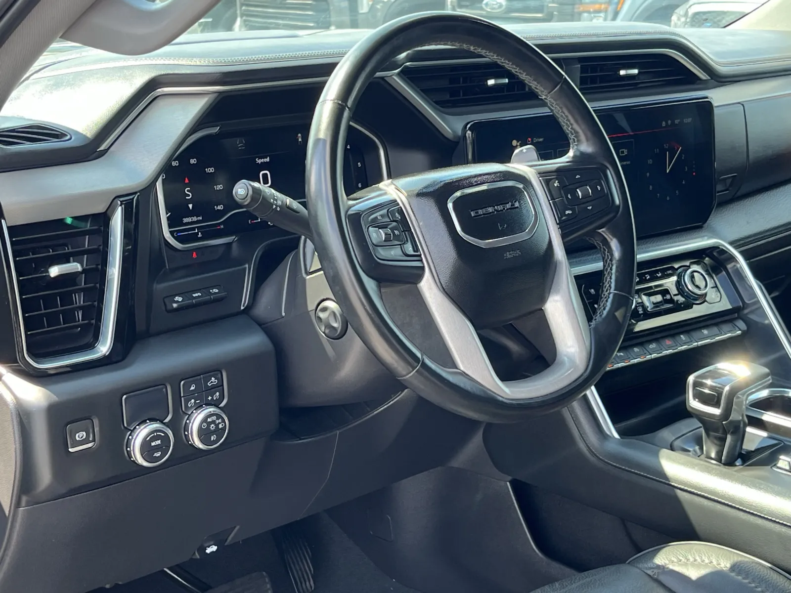 GMC Sierra photo 14