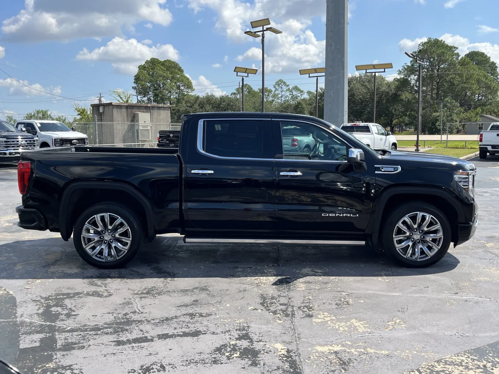 GMC Sierra photo 12