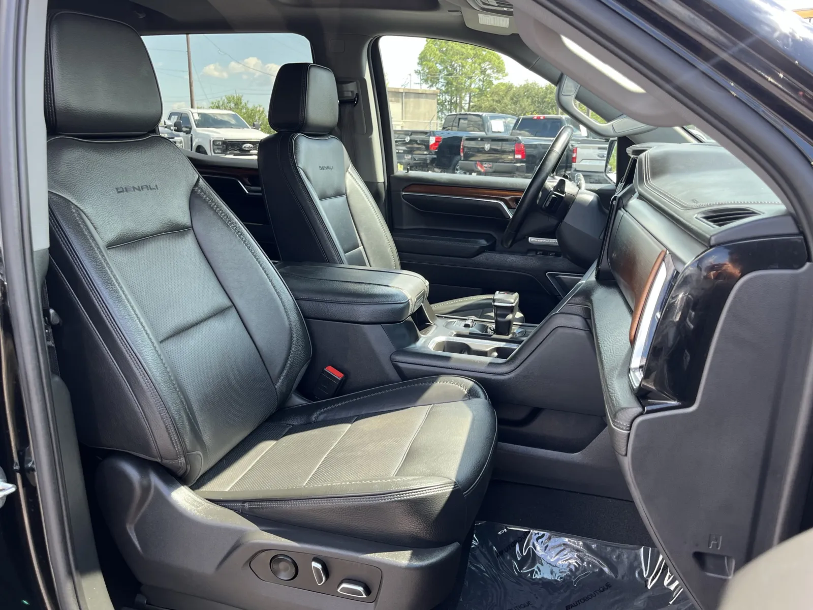 GMC Sierra photo 27
