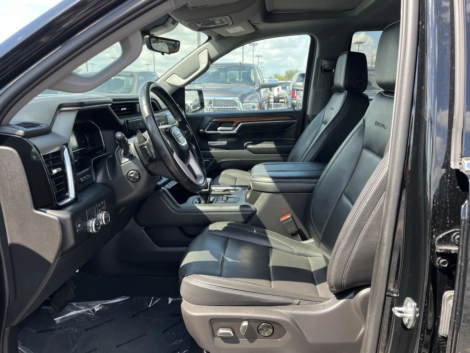 GMC Sierra photo 26