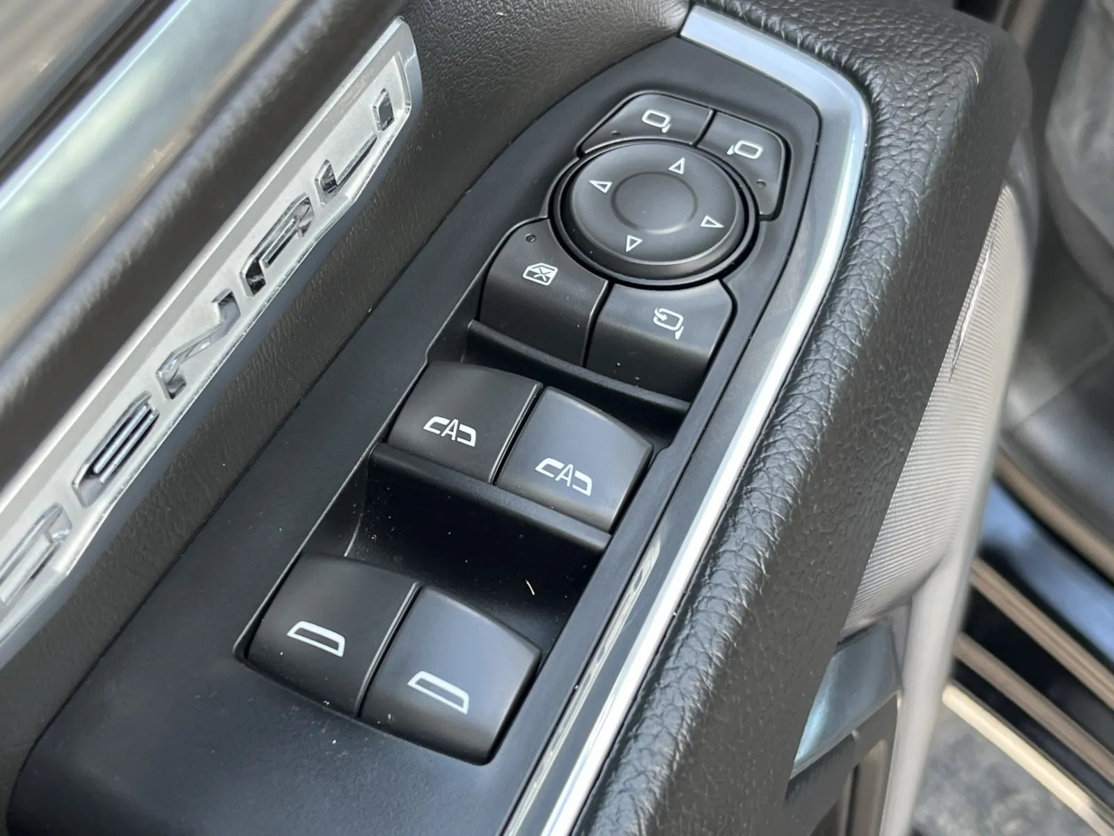 GMC Sierra photo 24