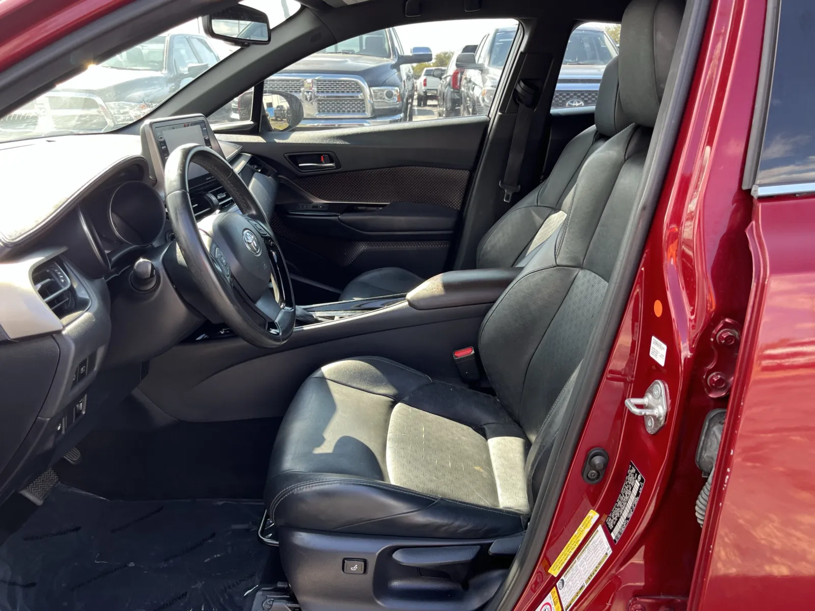 Toyota C-HR photo 25