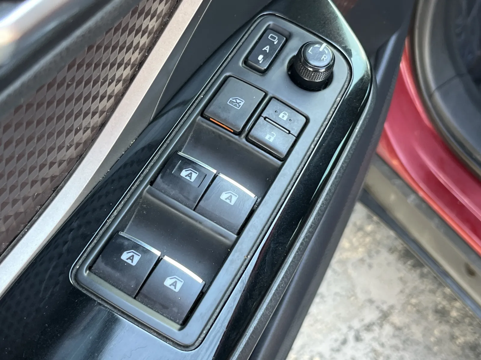 Toyota C-HR photo 24