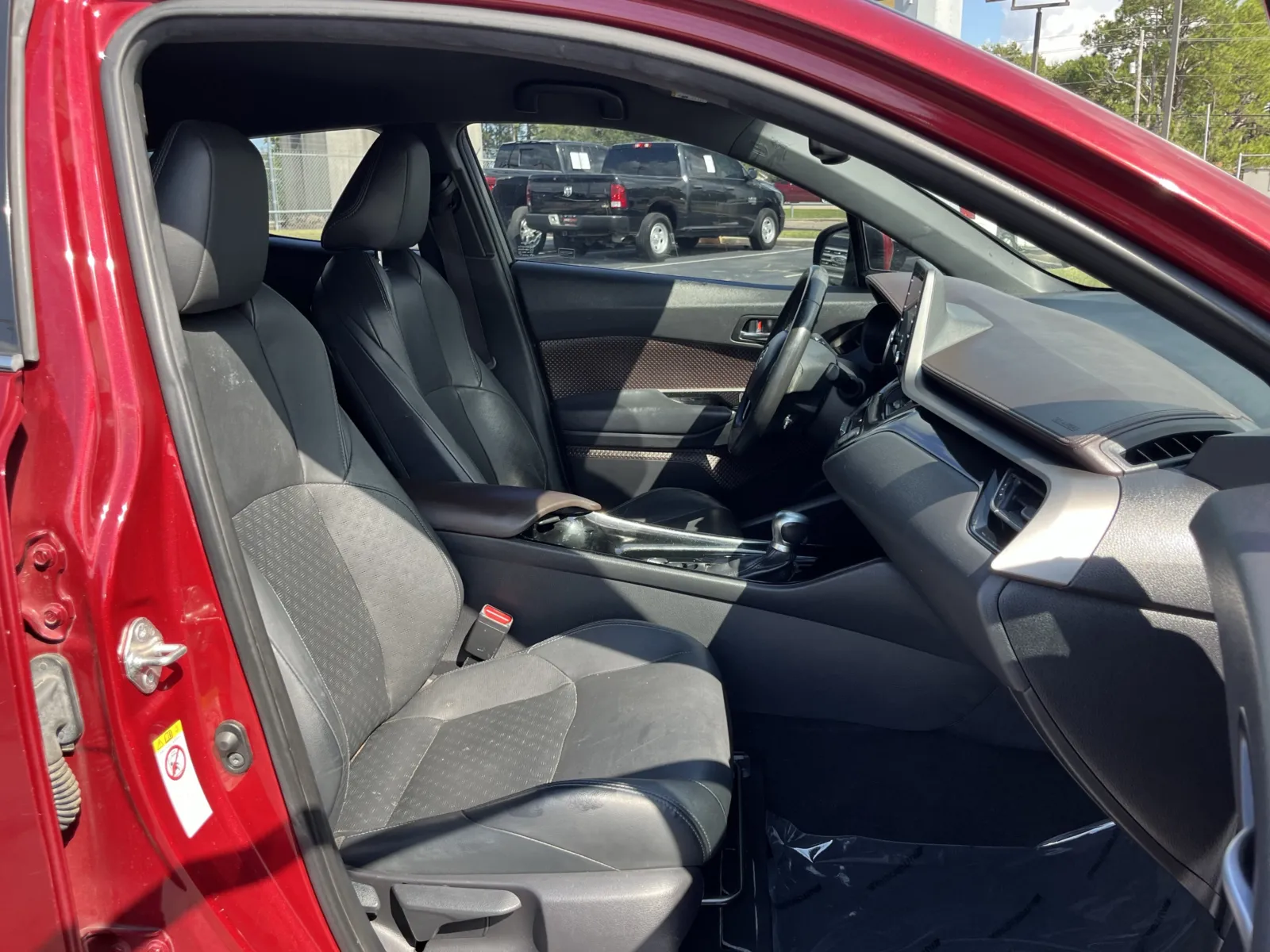 Toyota C-HR photo 26