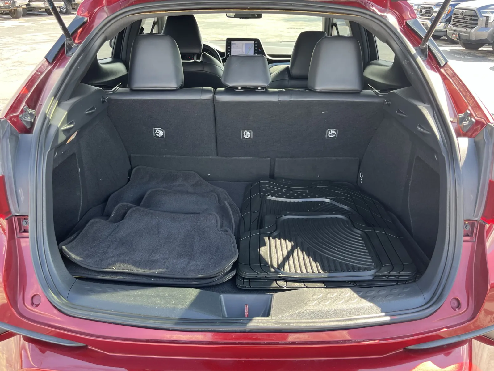 Toyota C-HR photo 12