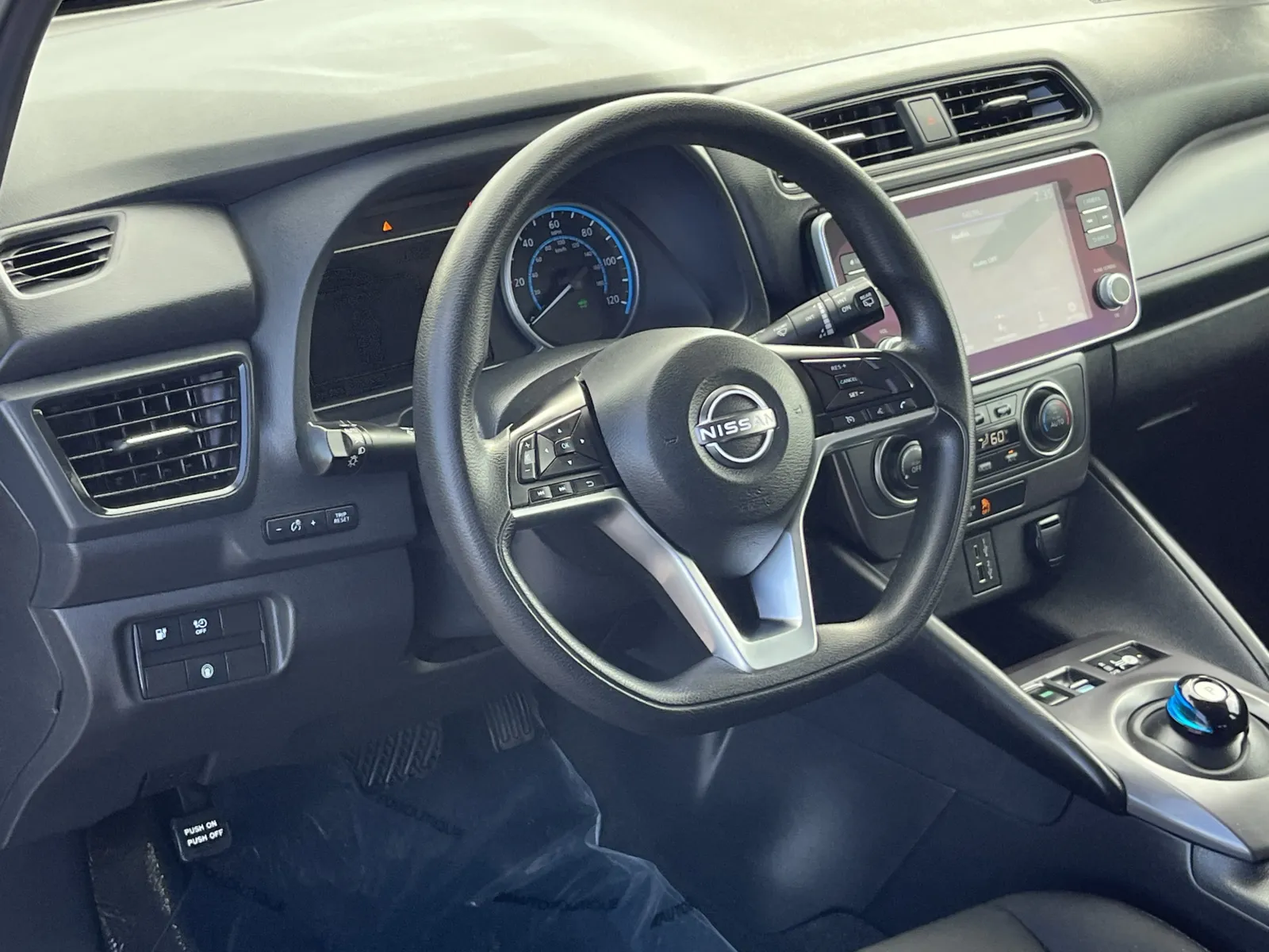 Nissan Leaf photo 11