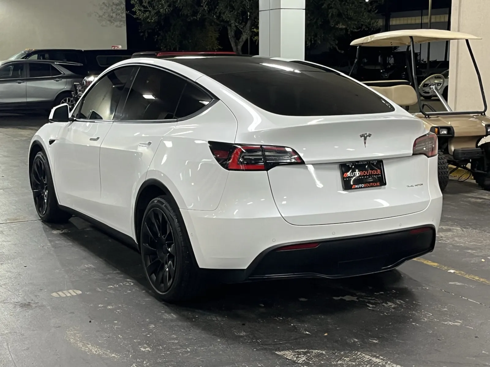Tesla Model Y photo 10