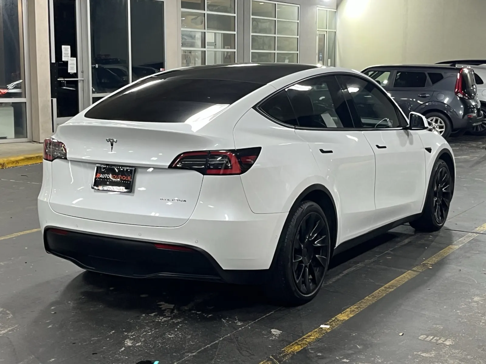 Tesla Model Y photo 9