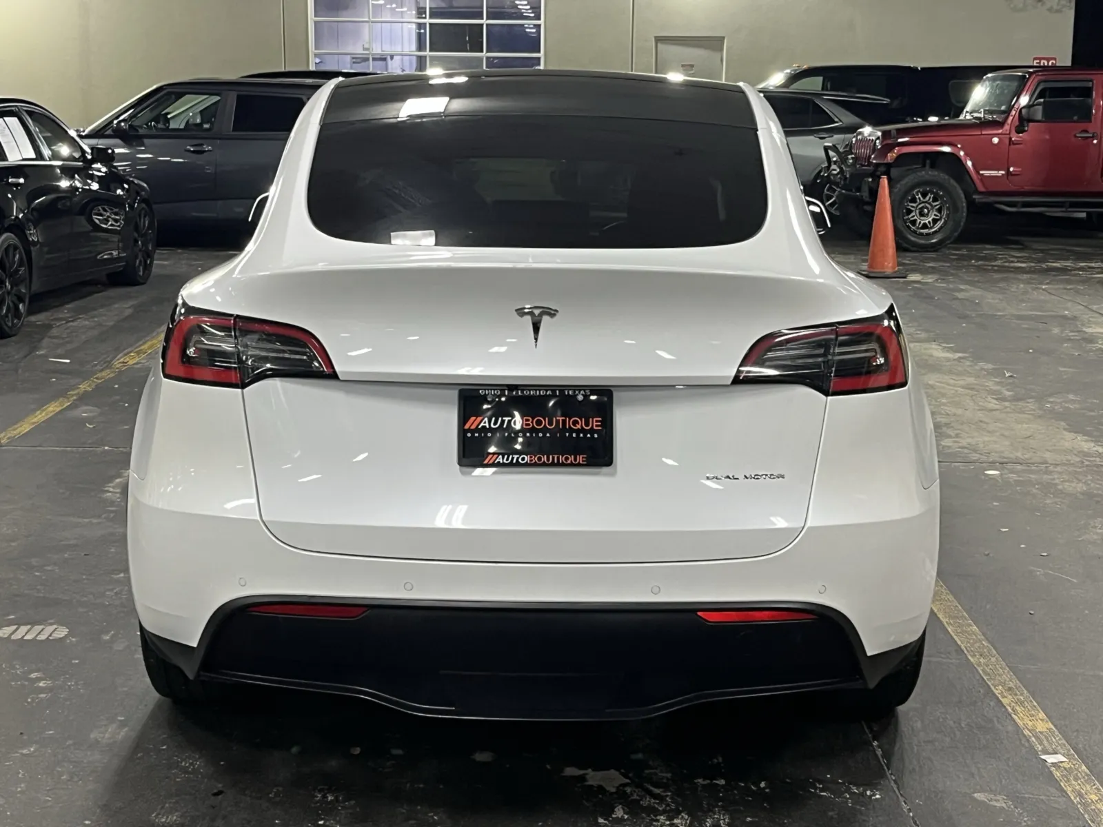 Tesla Model Y photo 8