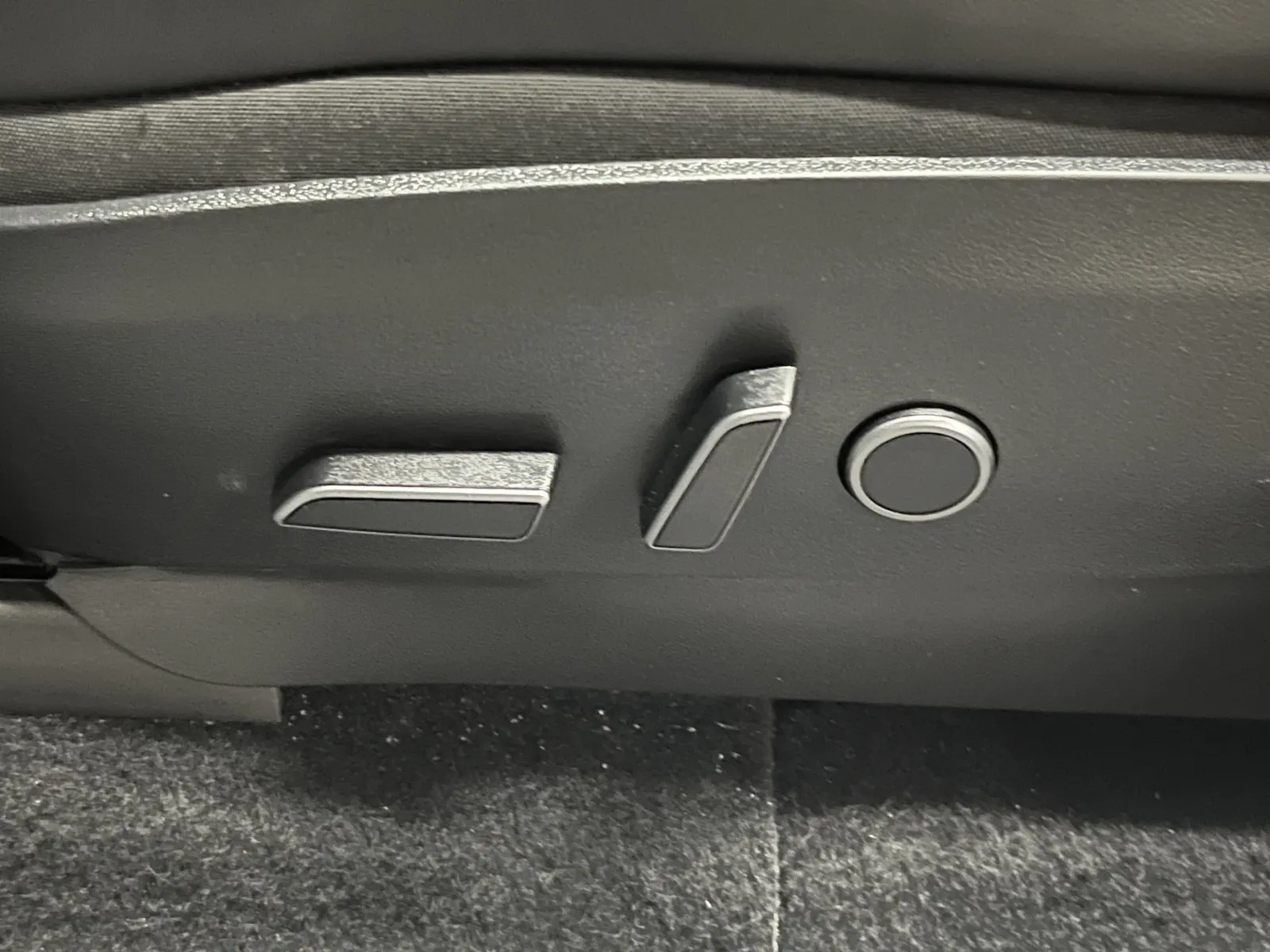 Tesla Model Y photo 24