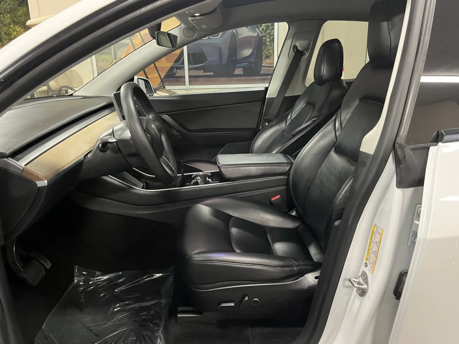 Tesla Model Y photo 25