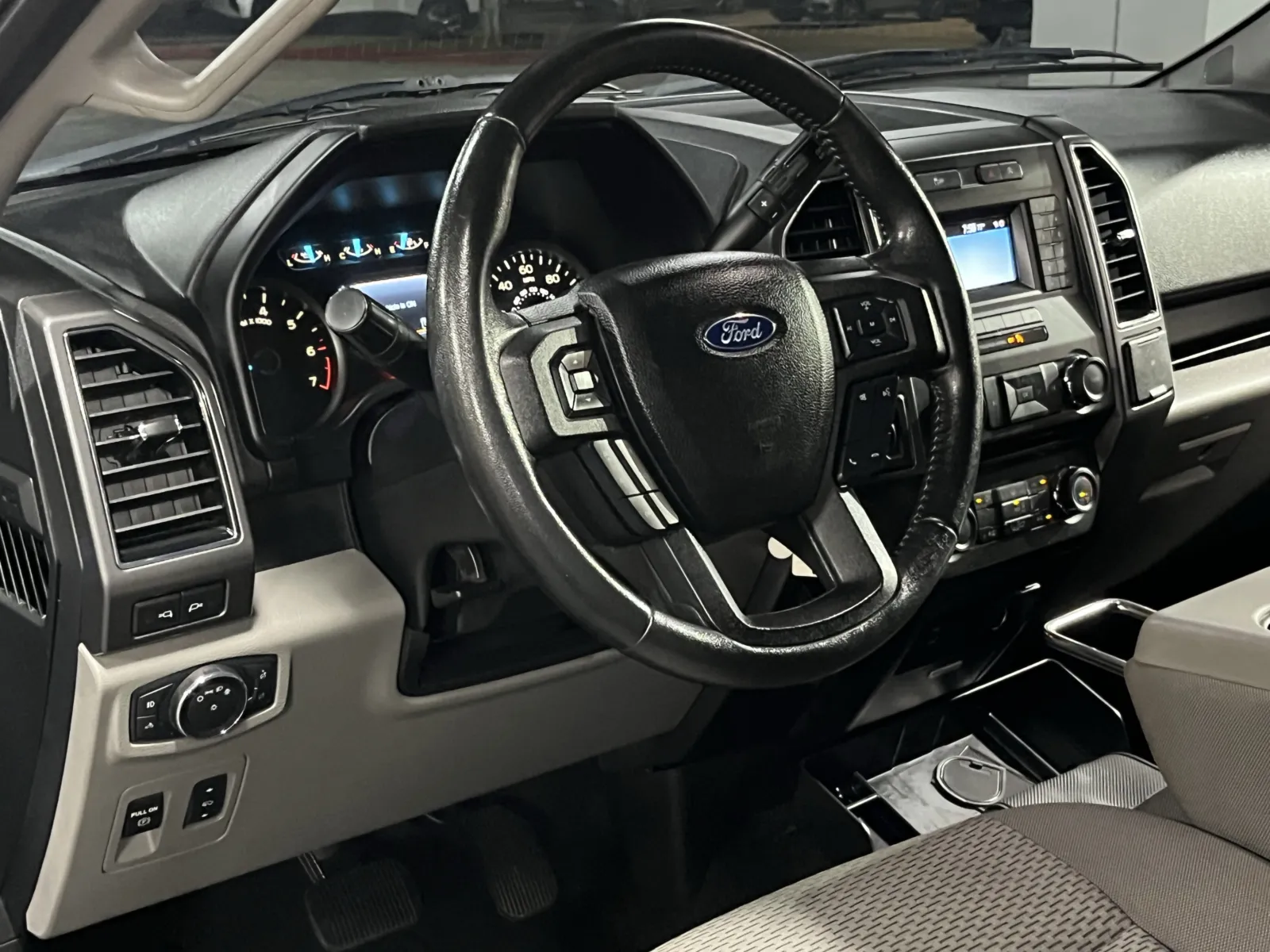 Ford F-150 photo 12