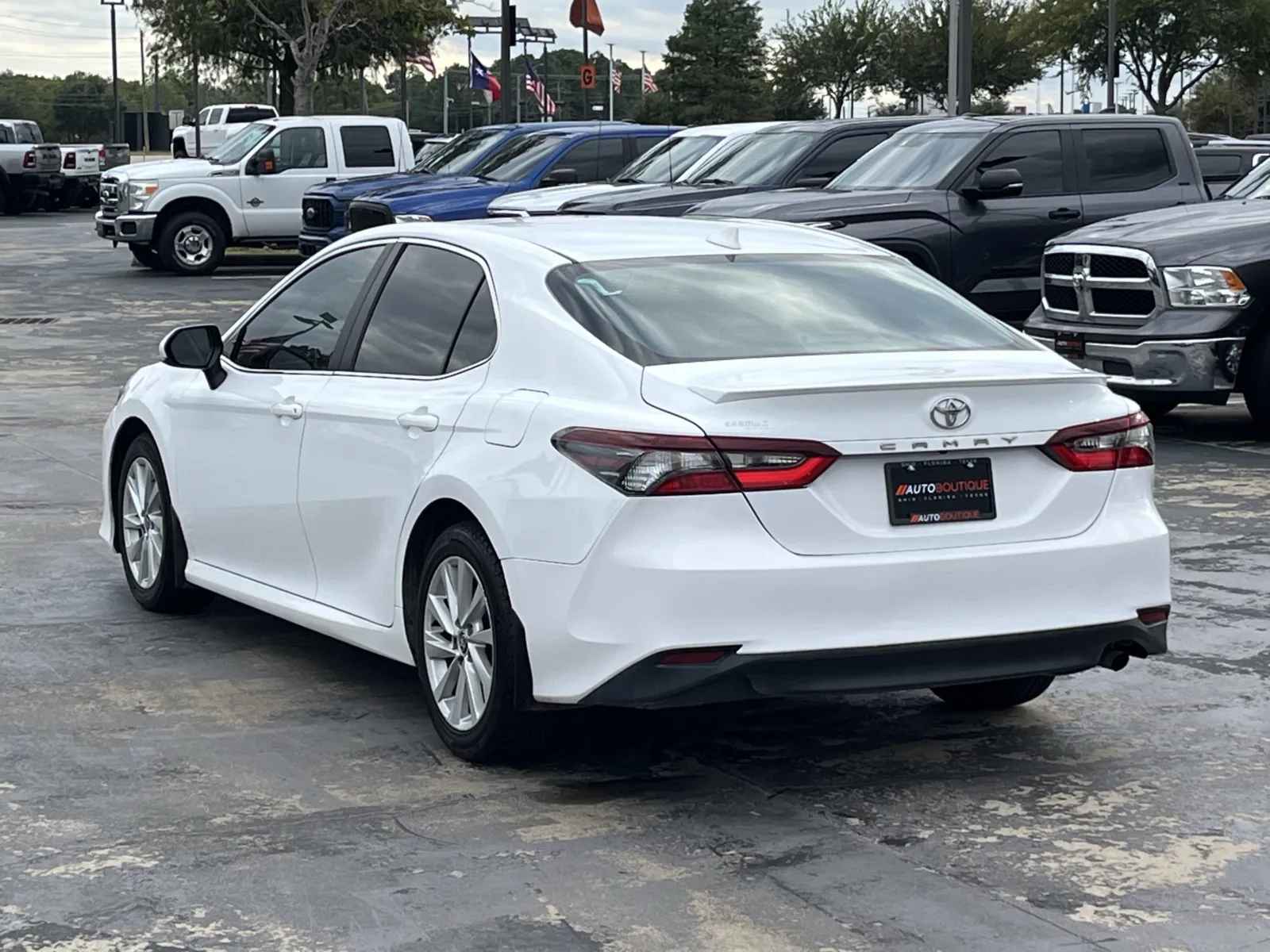 Toyota Camry photo 9