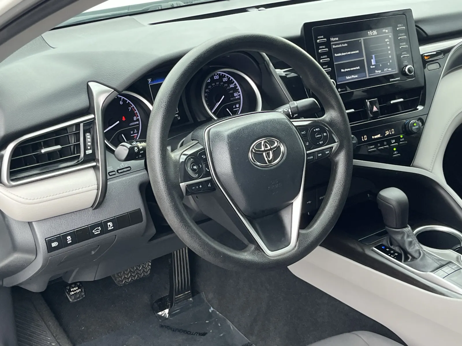 Toyota Camry photo 12