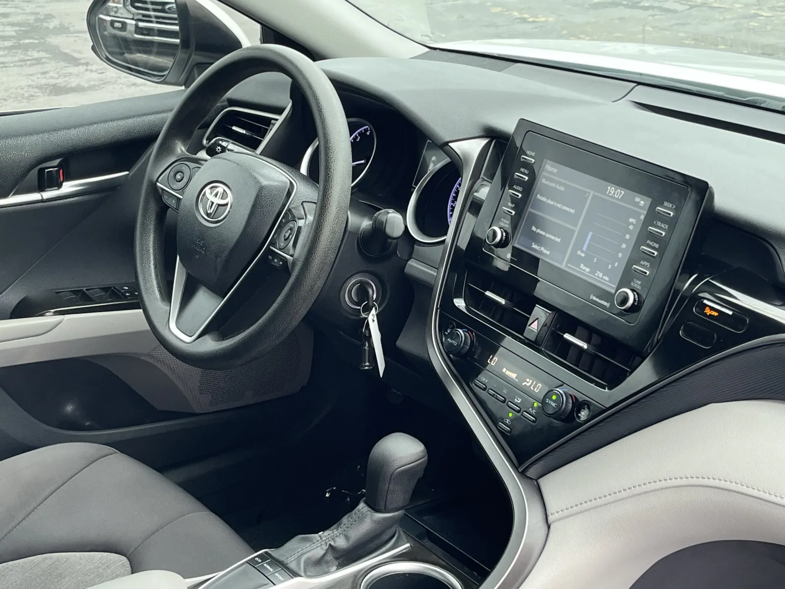 Toyota Camry photo 13