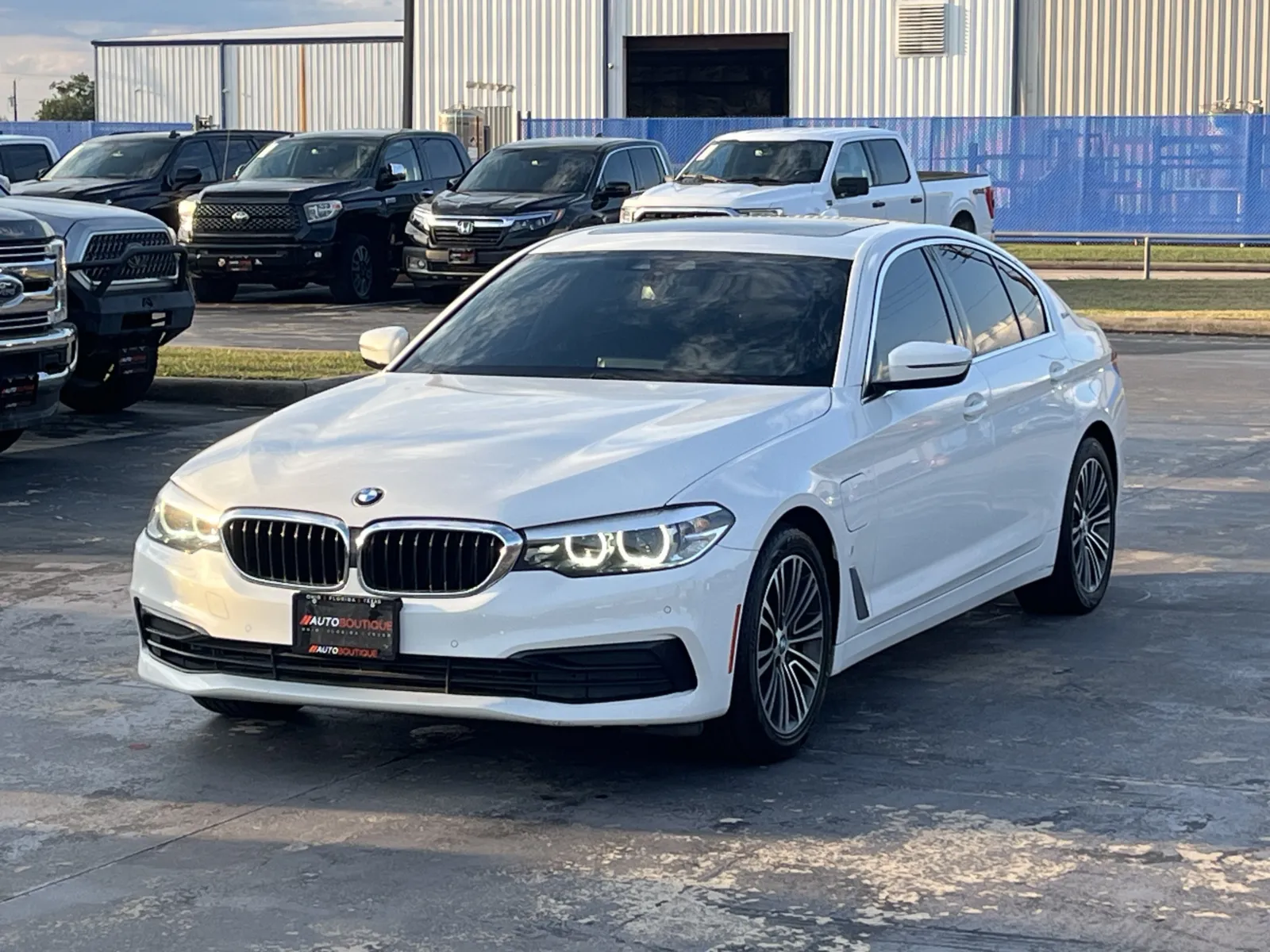 BMW 5 Series photo 2