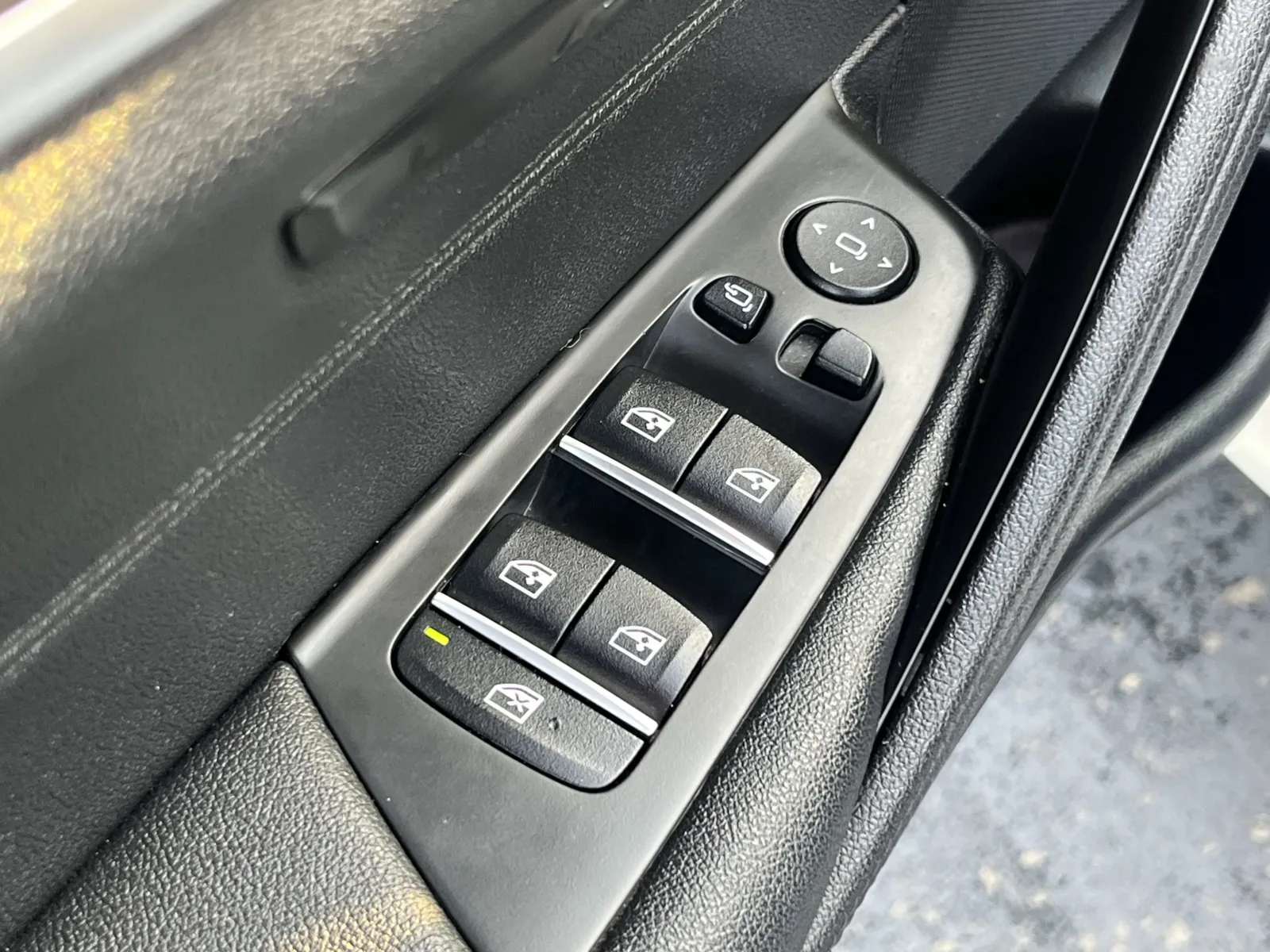 BMW 5 Series photo 23