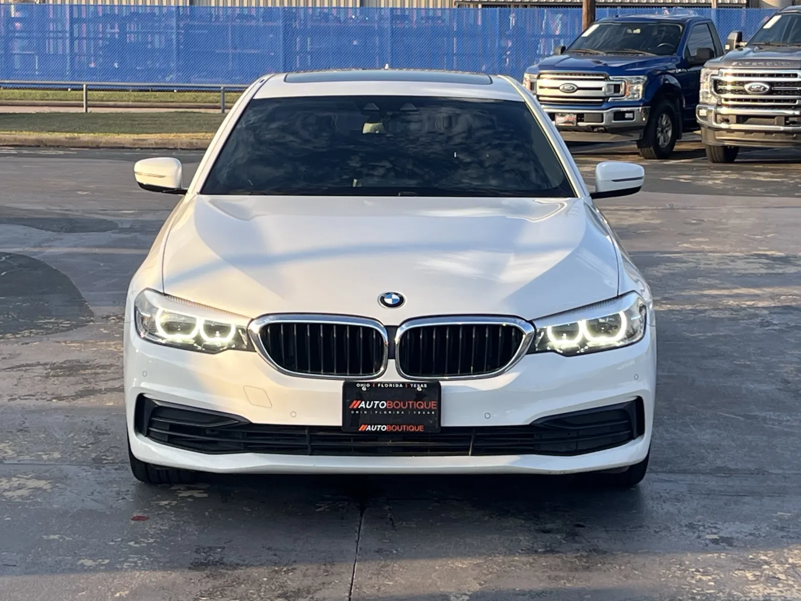 BMW 5 Series photo 4