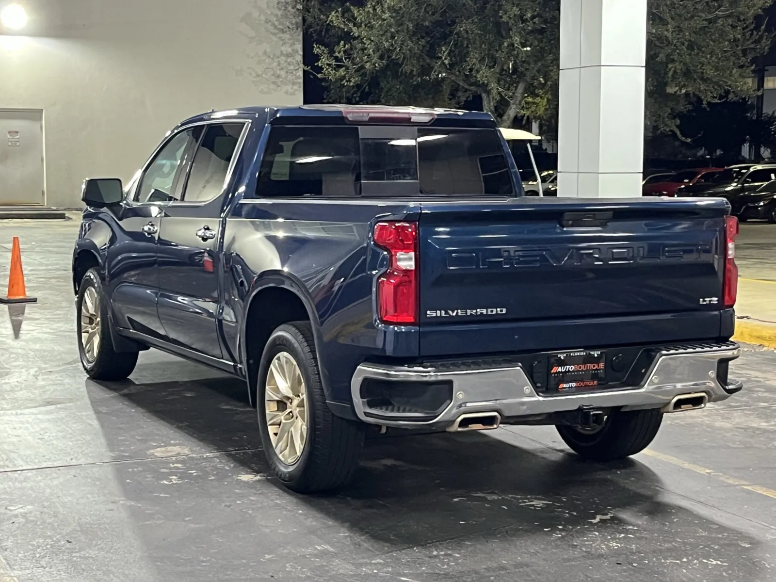 Chevrolet Silverado photo 8