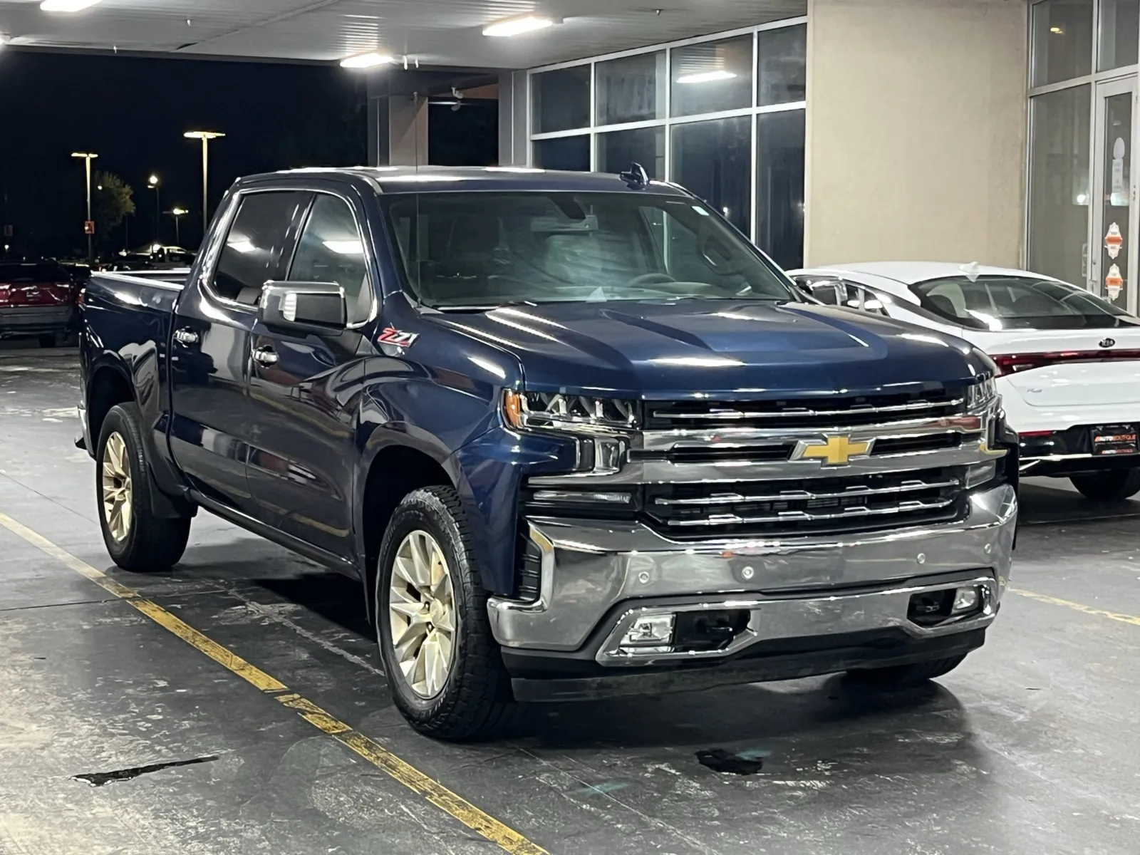Chevrolet Silverado photo 2