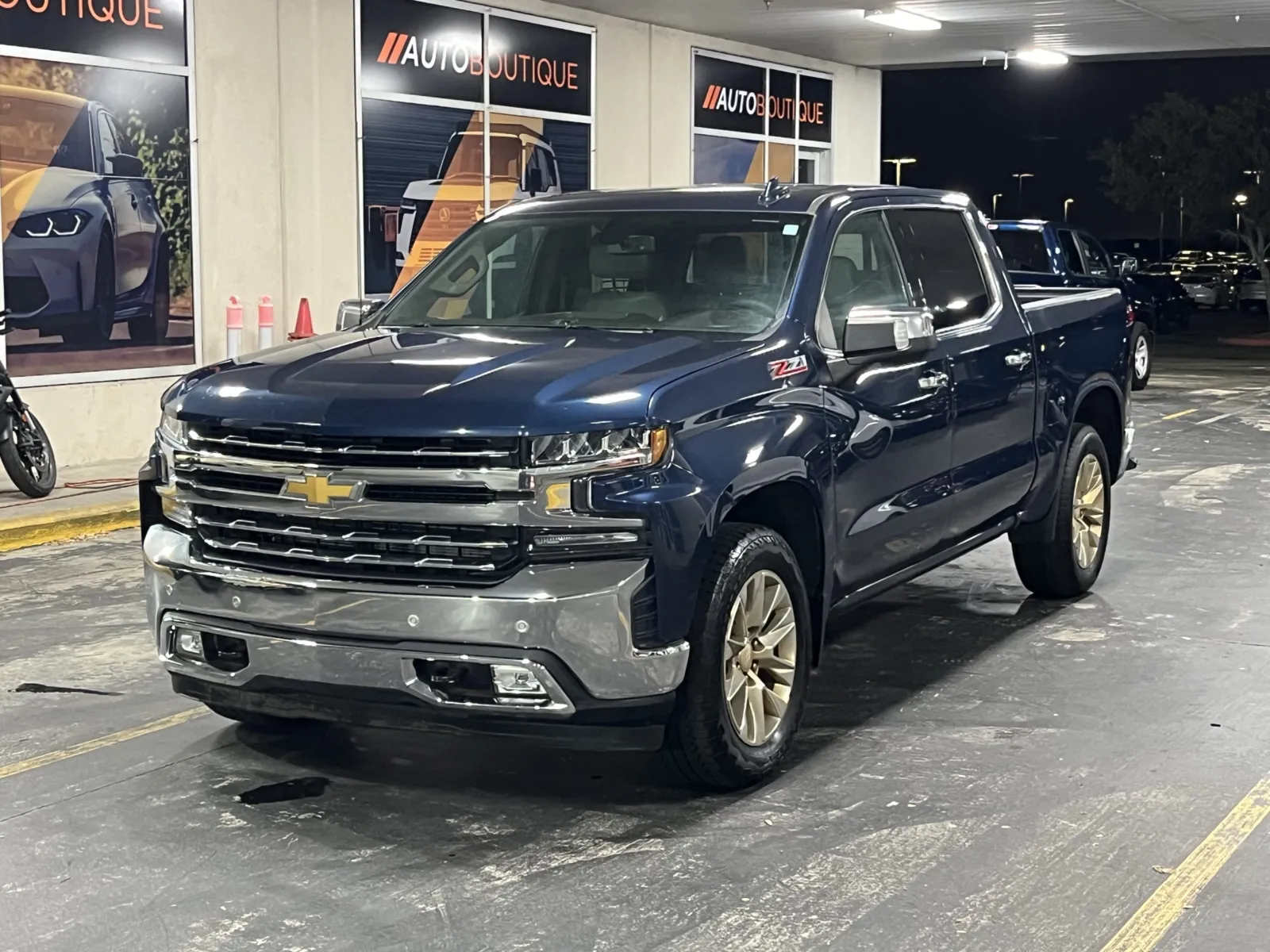 Chevrolet Silverado photo 3