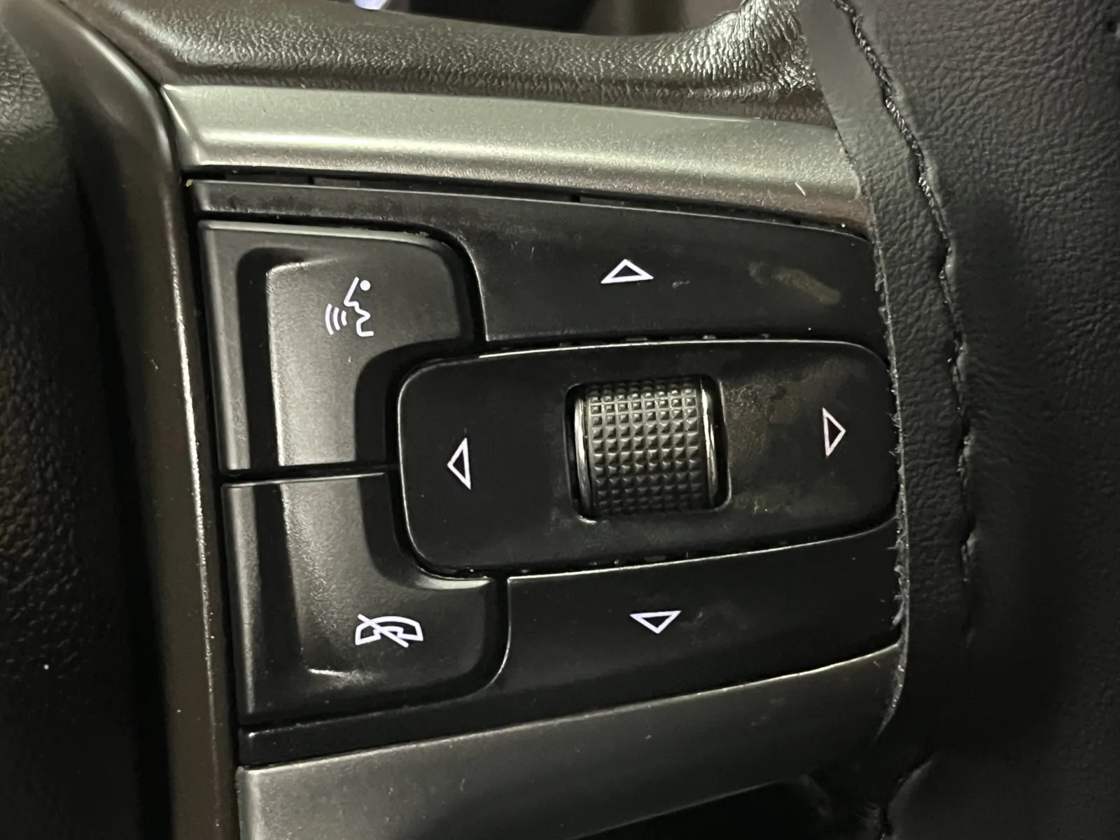 Chevrolet Silverado photo 17