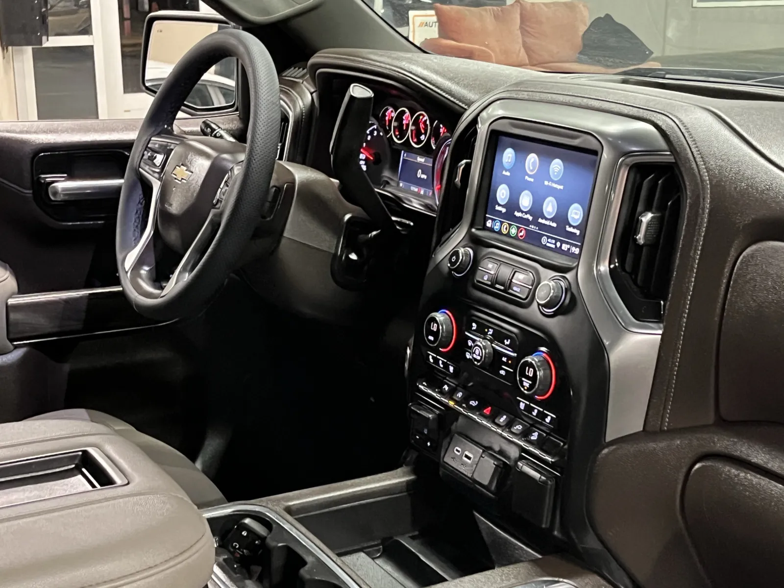 Chevrolet Silverado photo 13