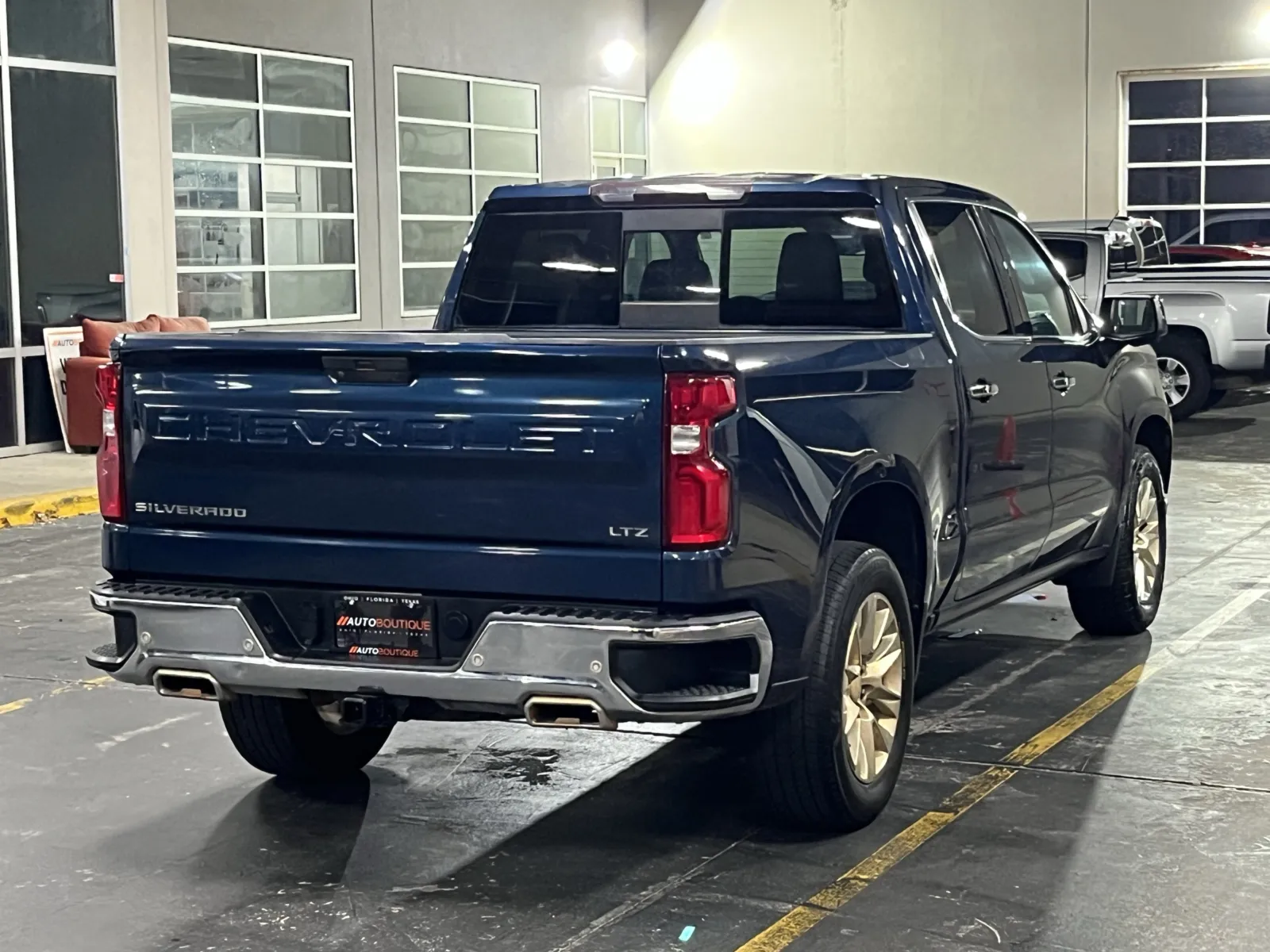 Chevrolet Silverado photo 9
