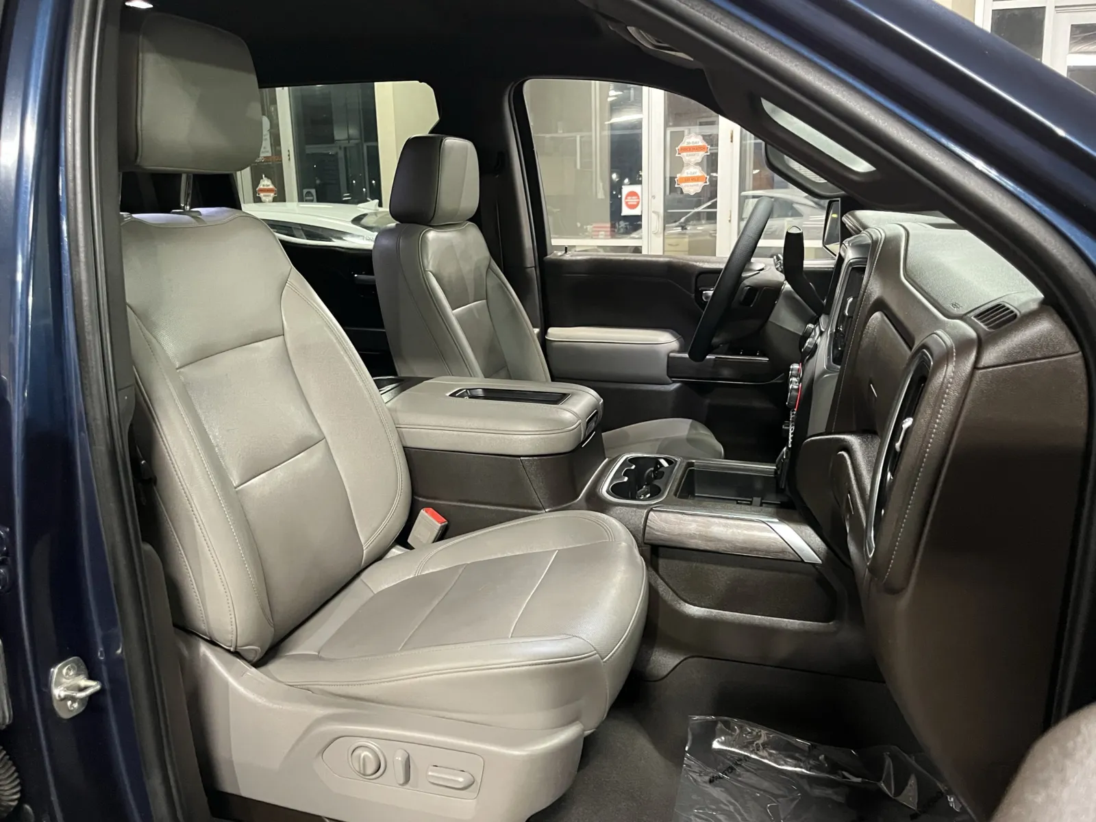Chevrolet Silverado photo 25