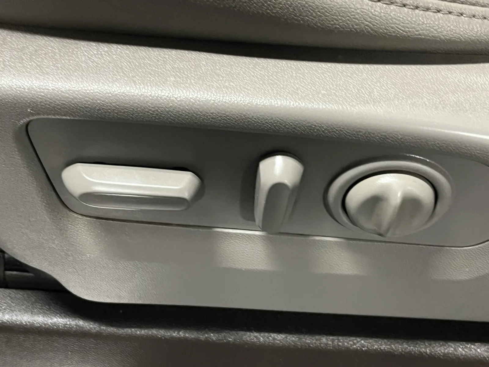 Chevrolet Silverado photo 23