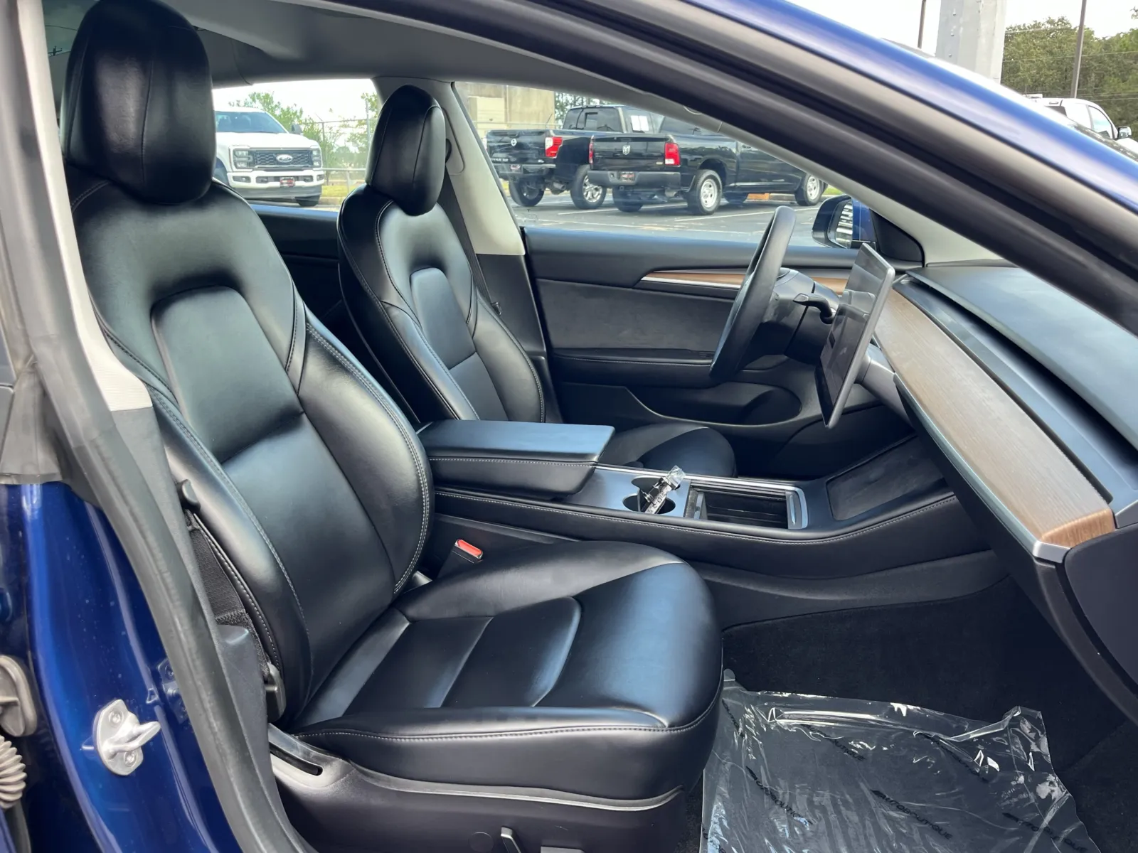 Tesla Model 3 photo 29
