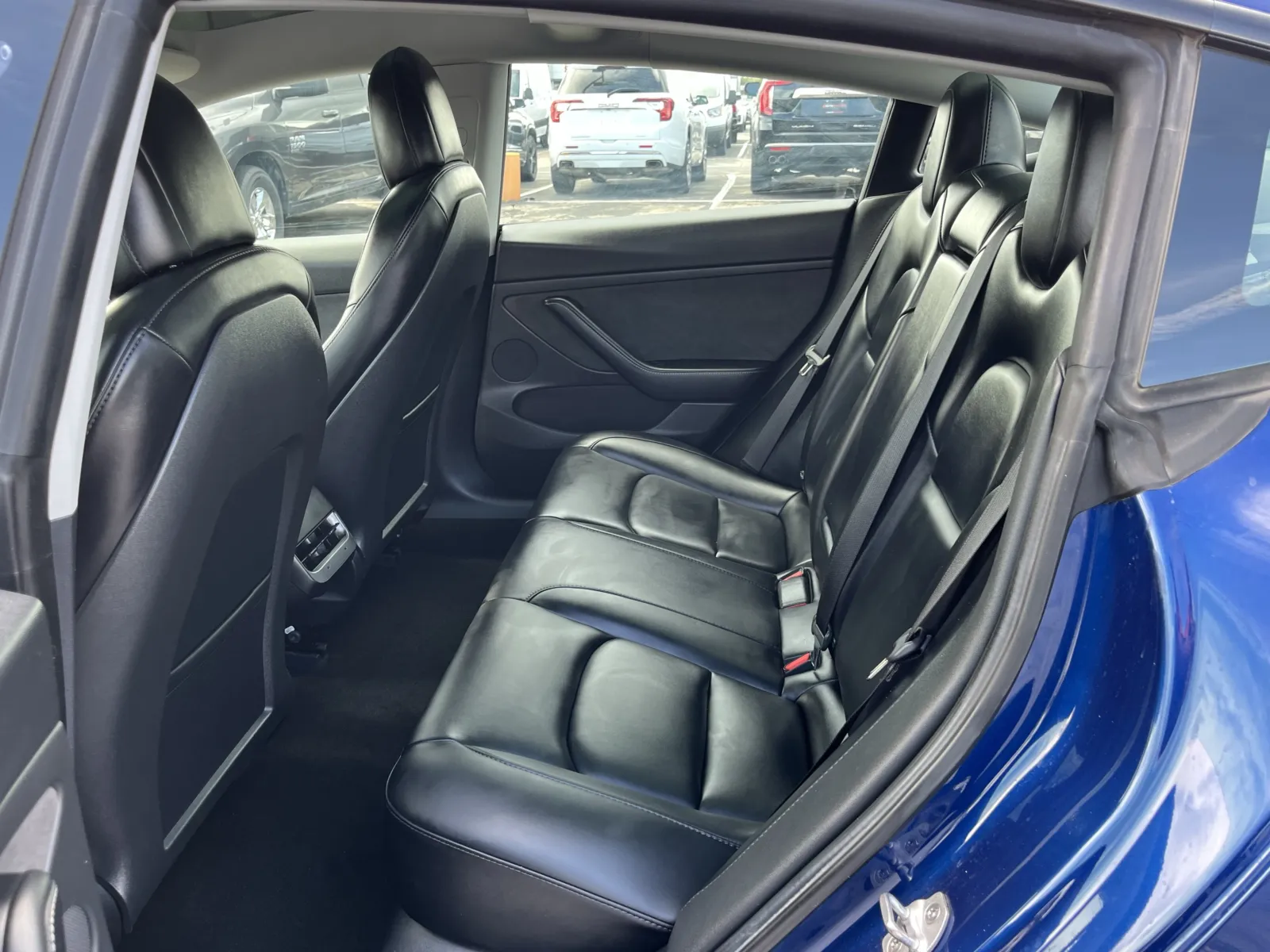 Tesla Model 3 photo 30