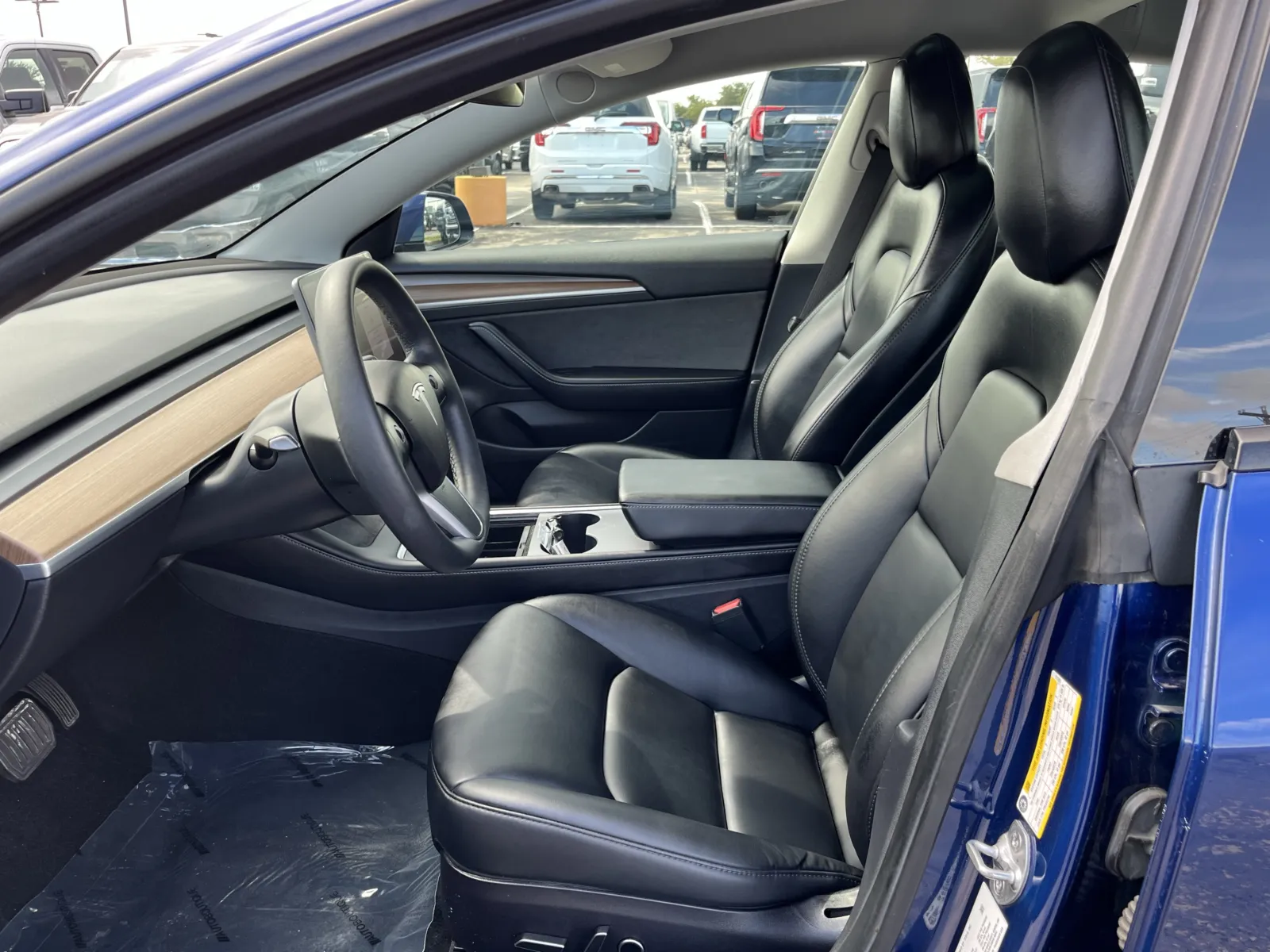 Tesla Model 3 photo 28
