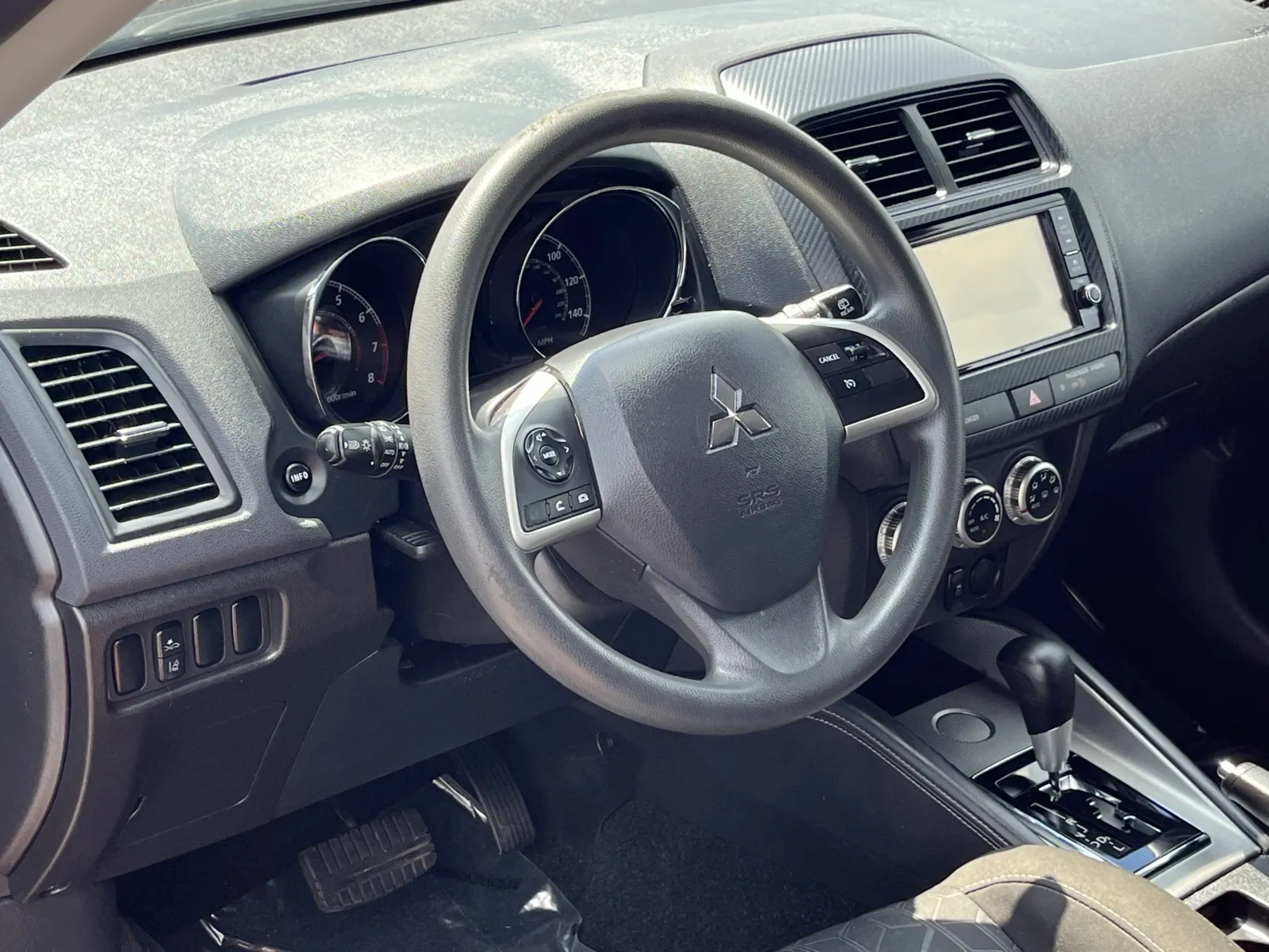 Mitsubishi Outlander Sport photo 14