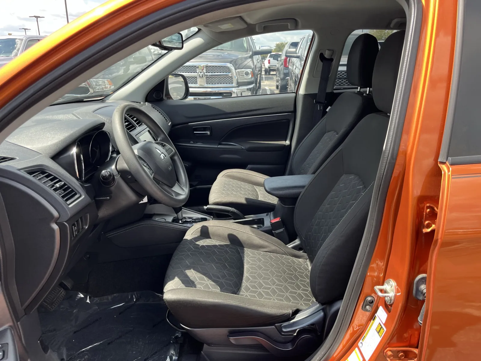 Mitsubishi Outlander Sport photo 25