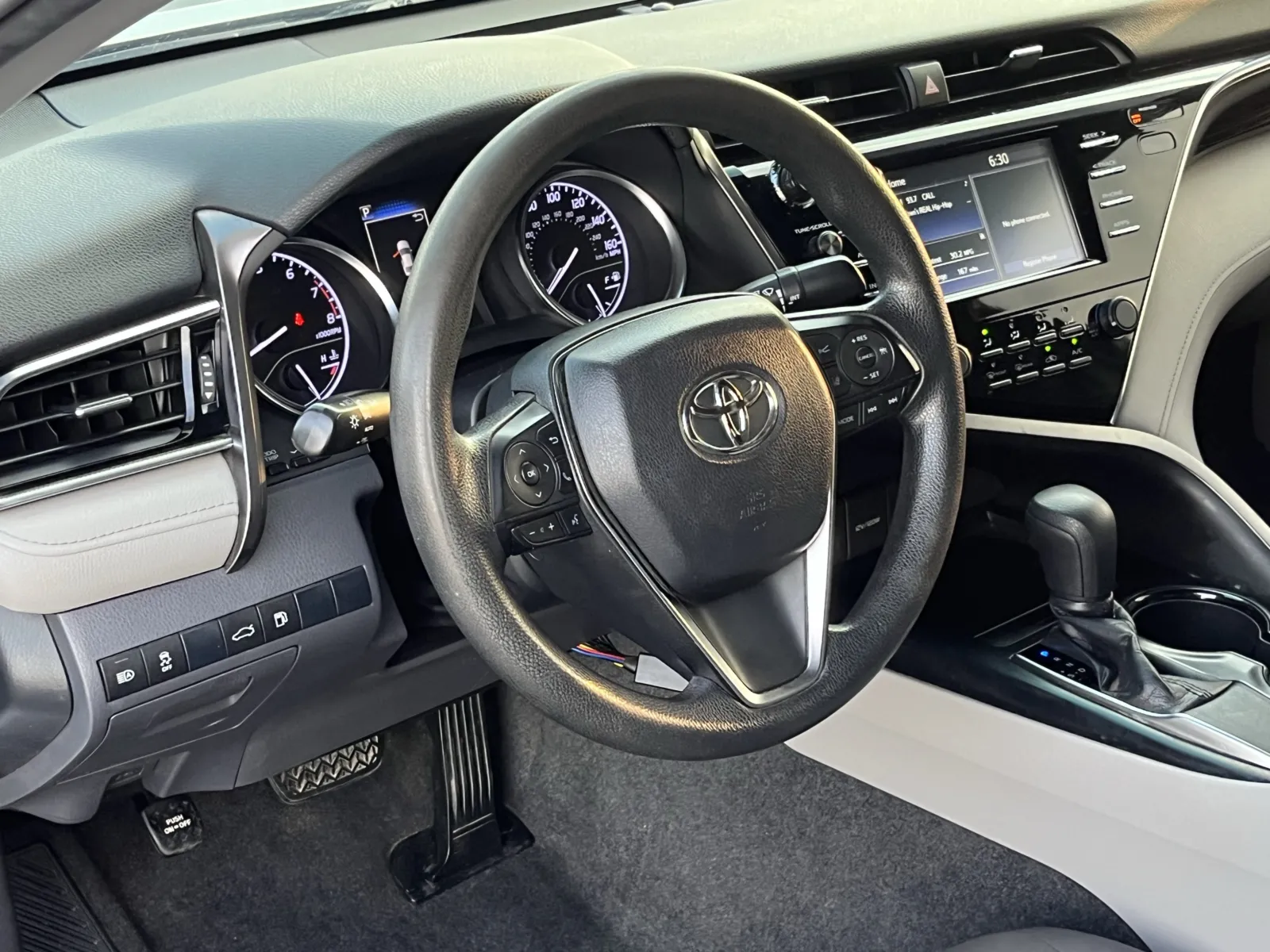 Toyota Camry photo 12