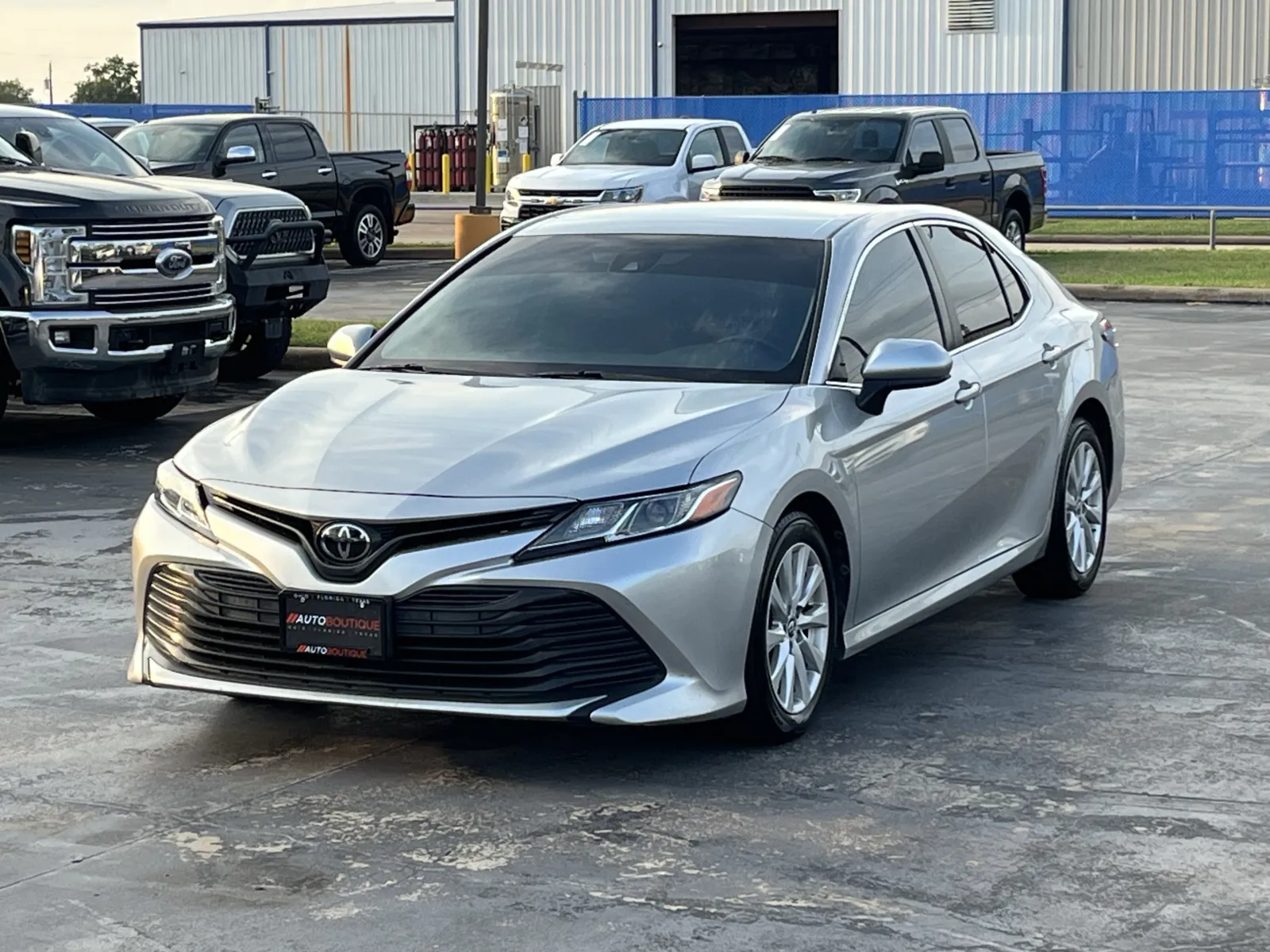 Toyota Camry photo 2
