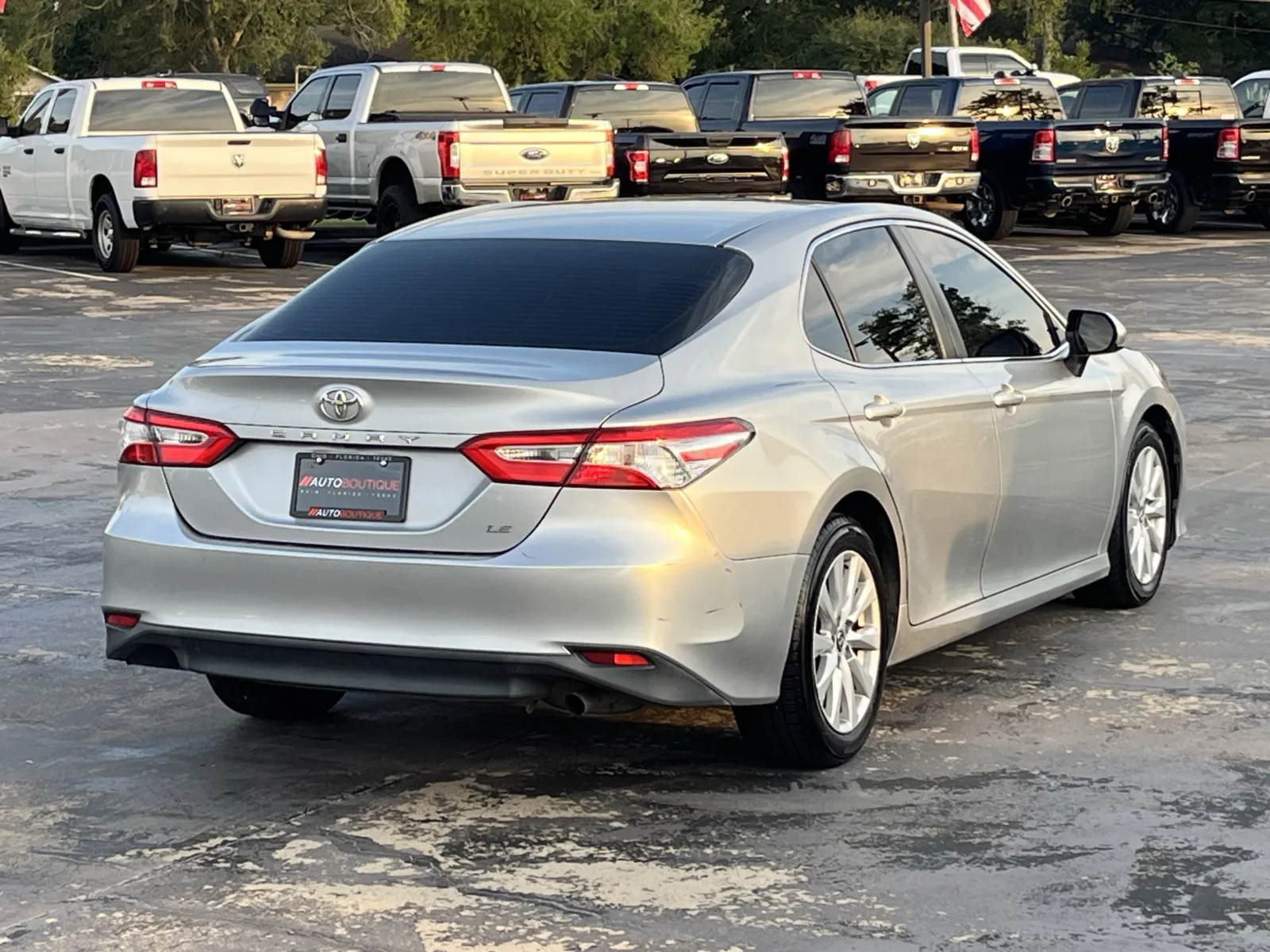 Toyota Camry photo 9
