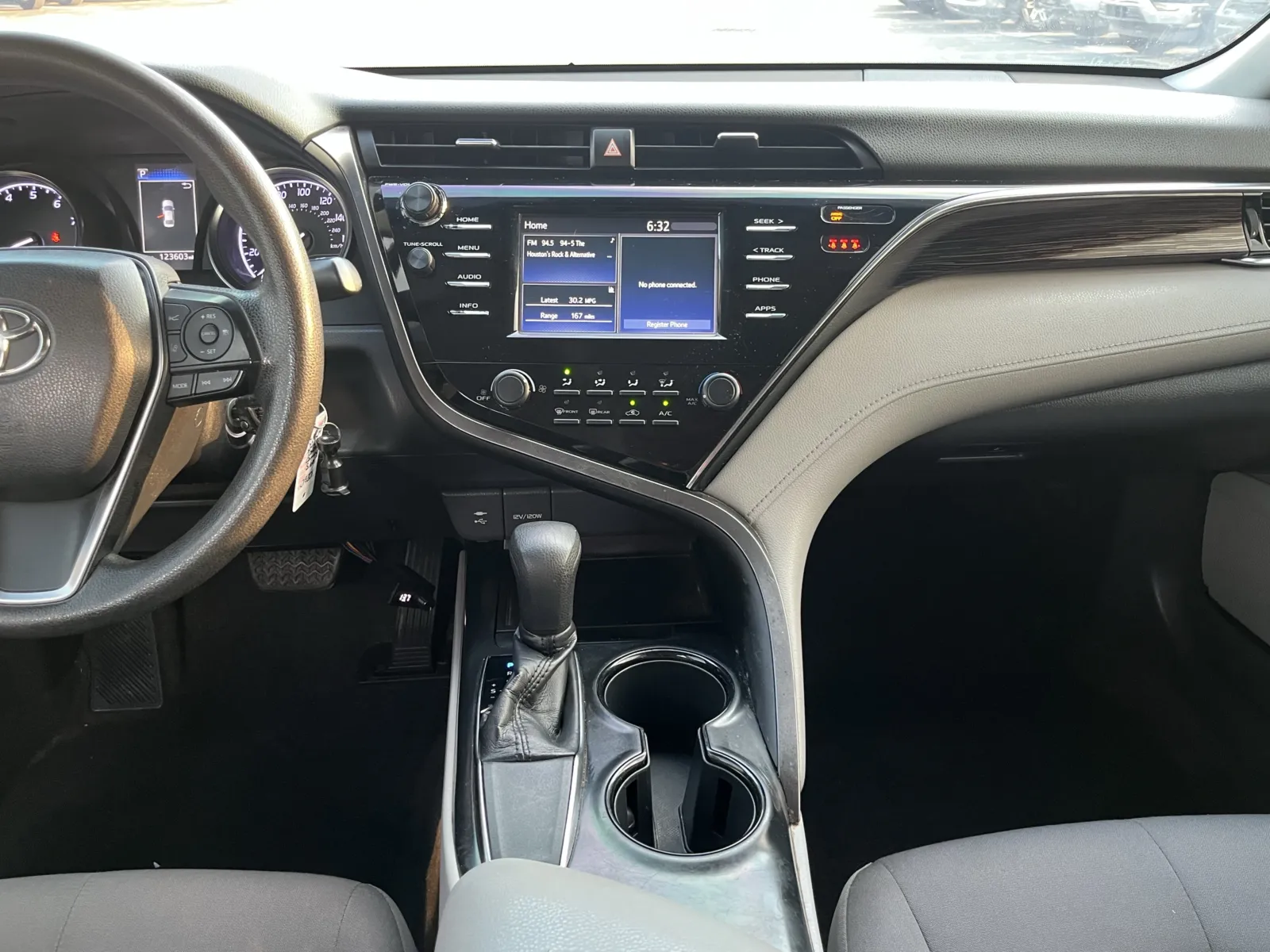 Toyota Camry photo 21
