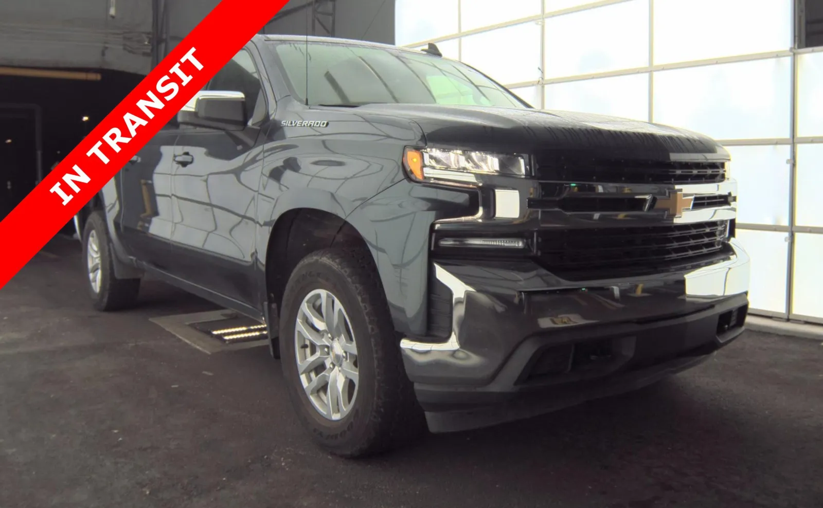 Chevrolet Silverado photo 3