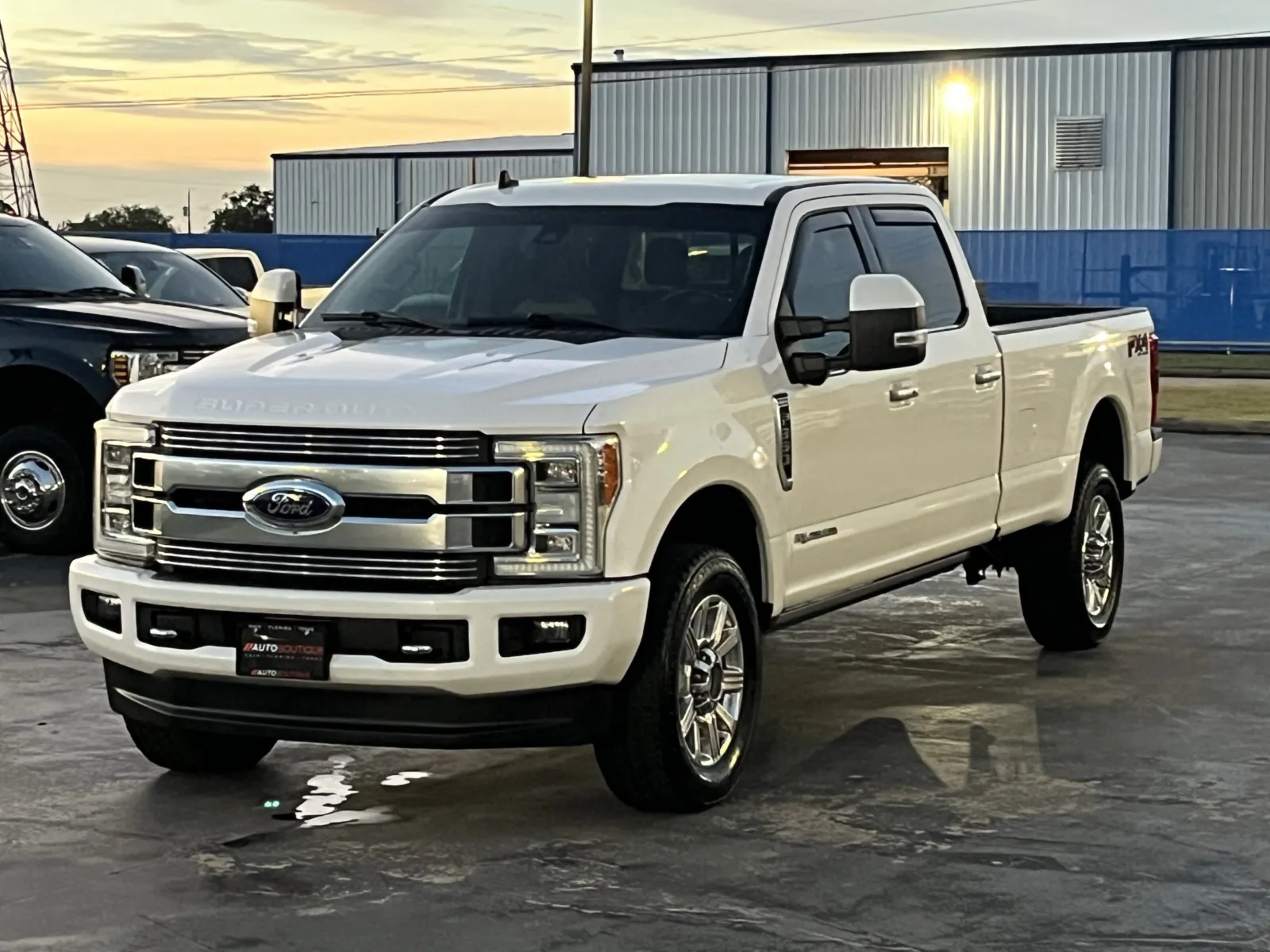 Ford F-350 photo 2