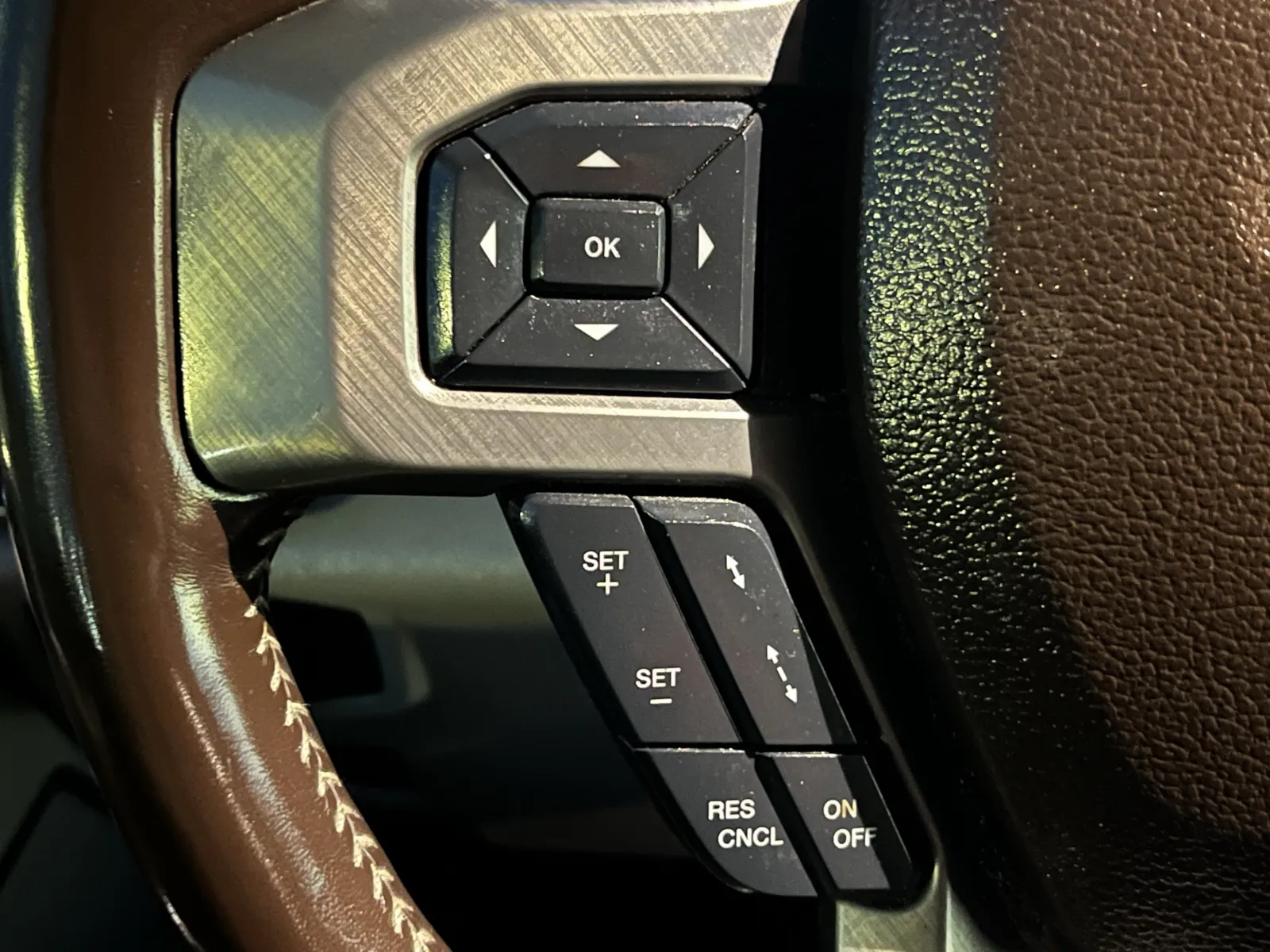Ford F-350 photo 17