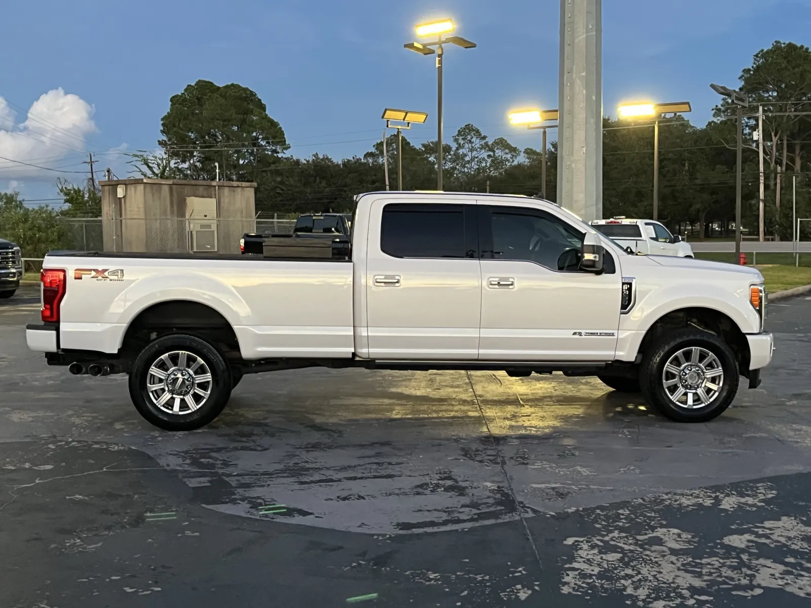 Ford F-350 photo 11