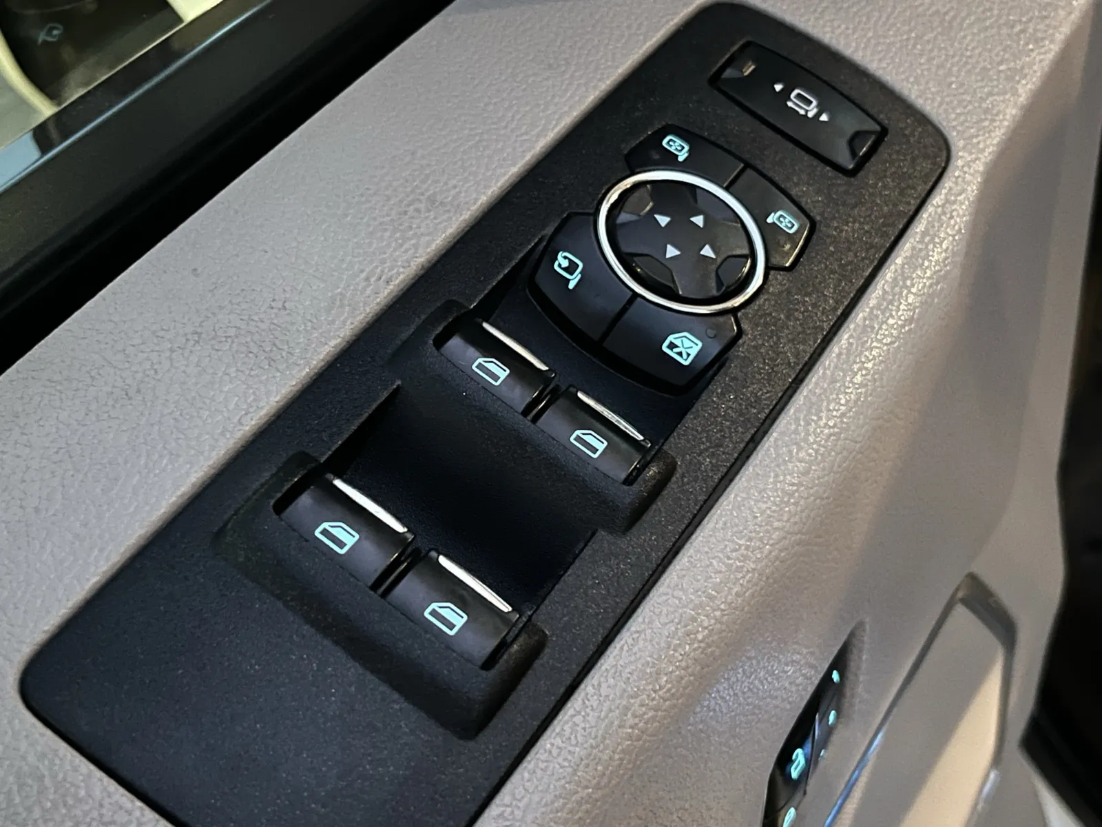 Ford F-350 photo 23