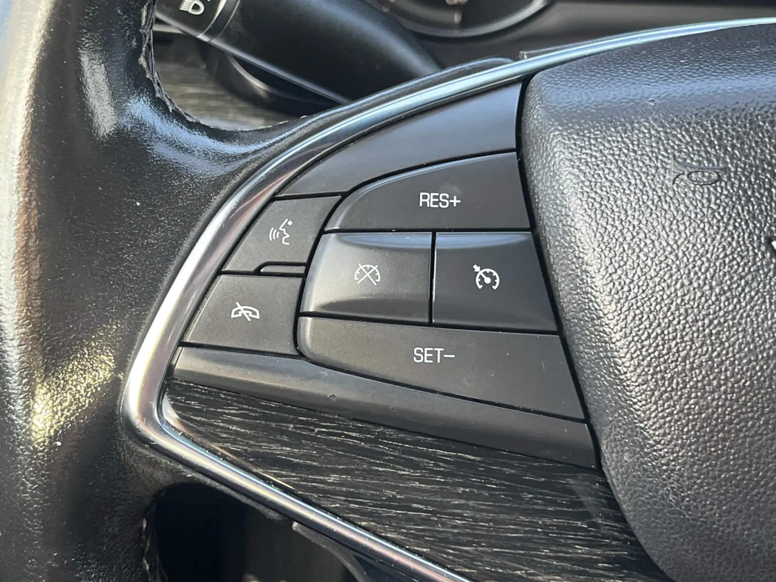 Cadillac XT5 photo 16