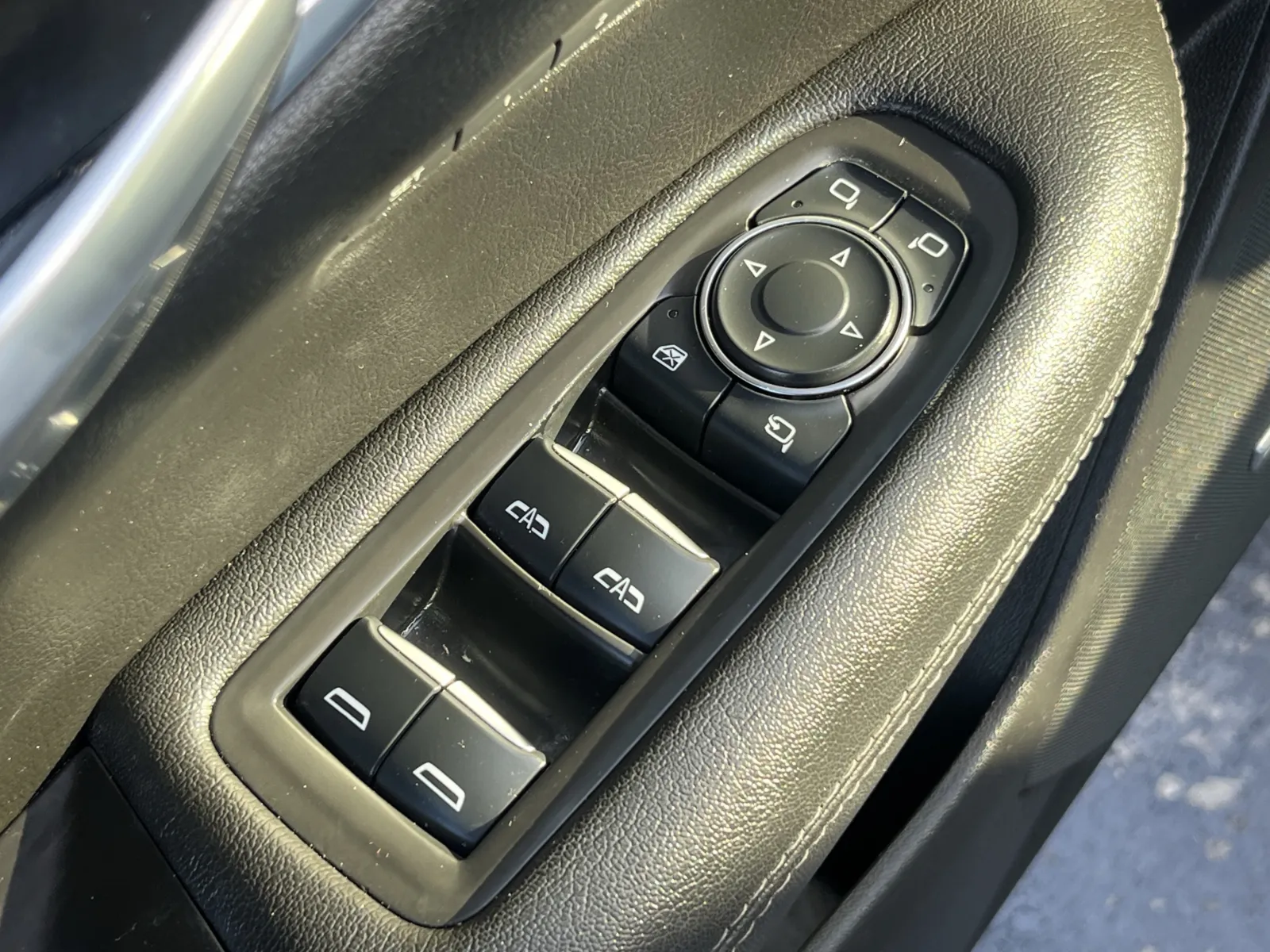 Cadillac XT5 photo 23