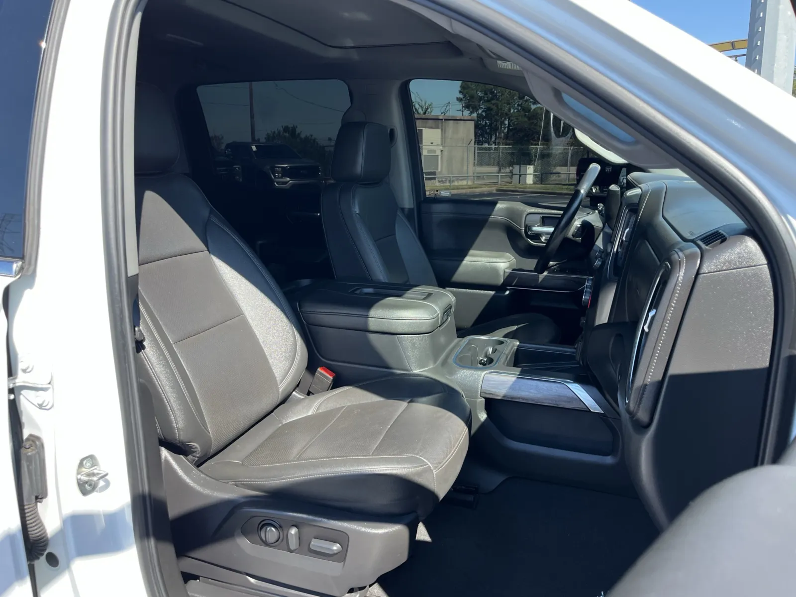 2022 Chevrolet Silverado 1500 Limited LTZ - Photo 26