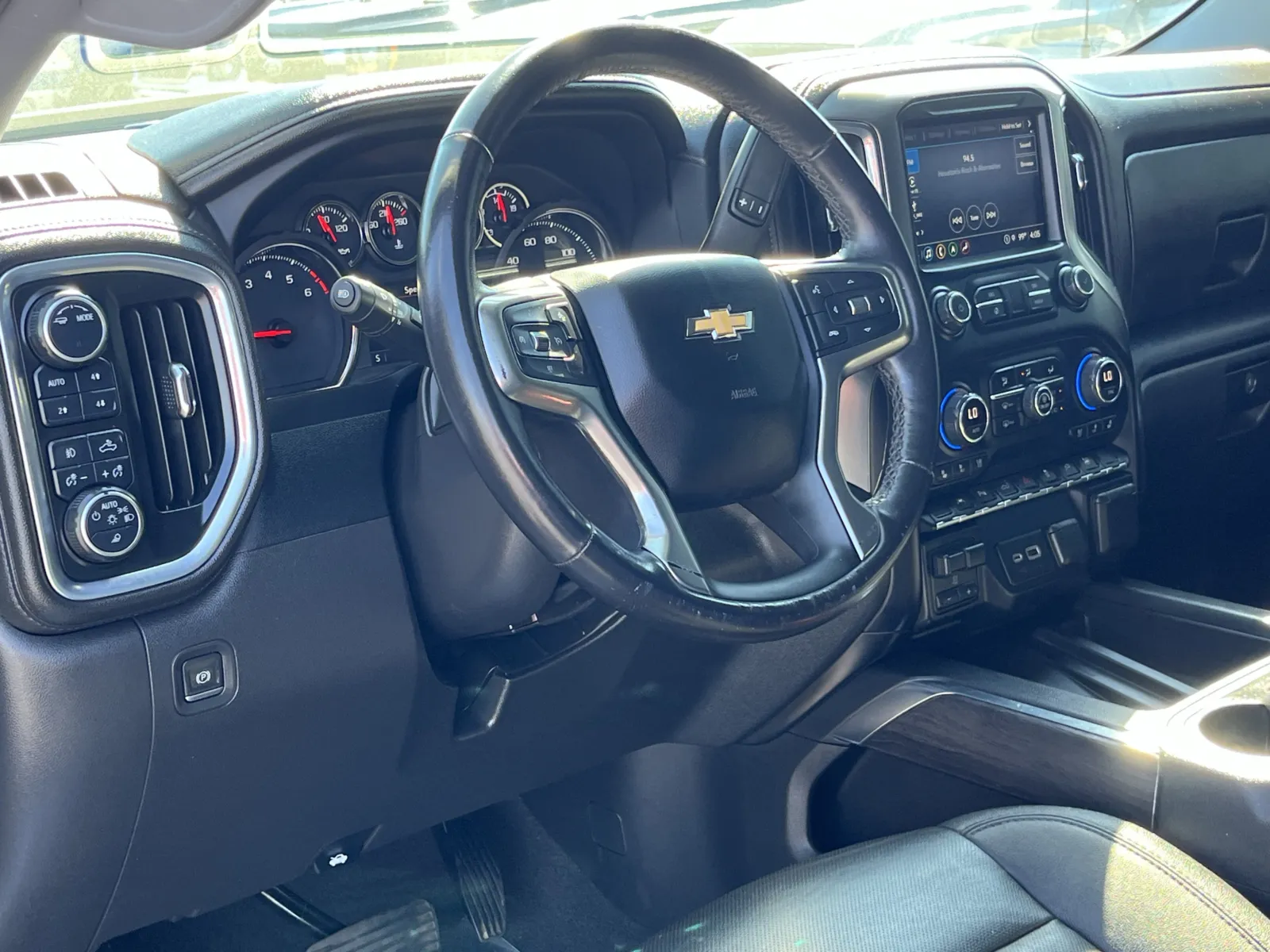 2022 Chevrolet Silverado 1500 Limited LTZ - Photo 13
